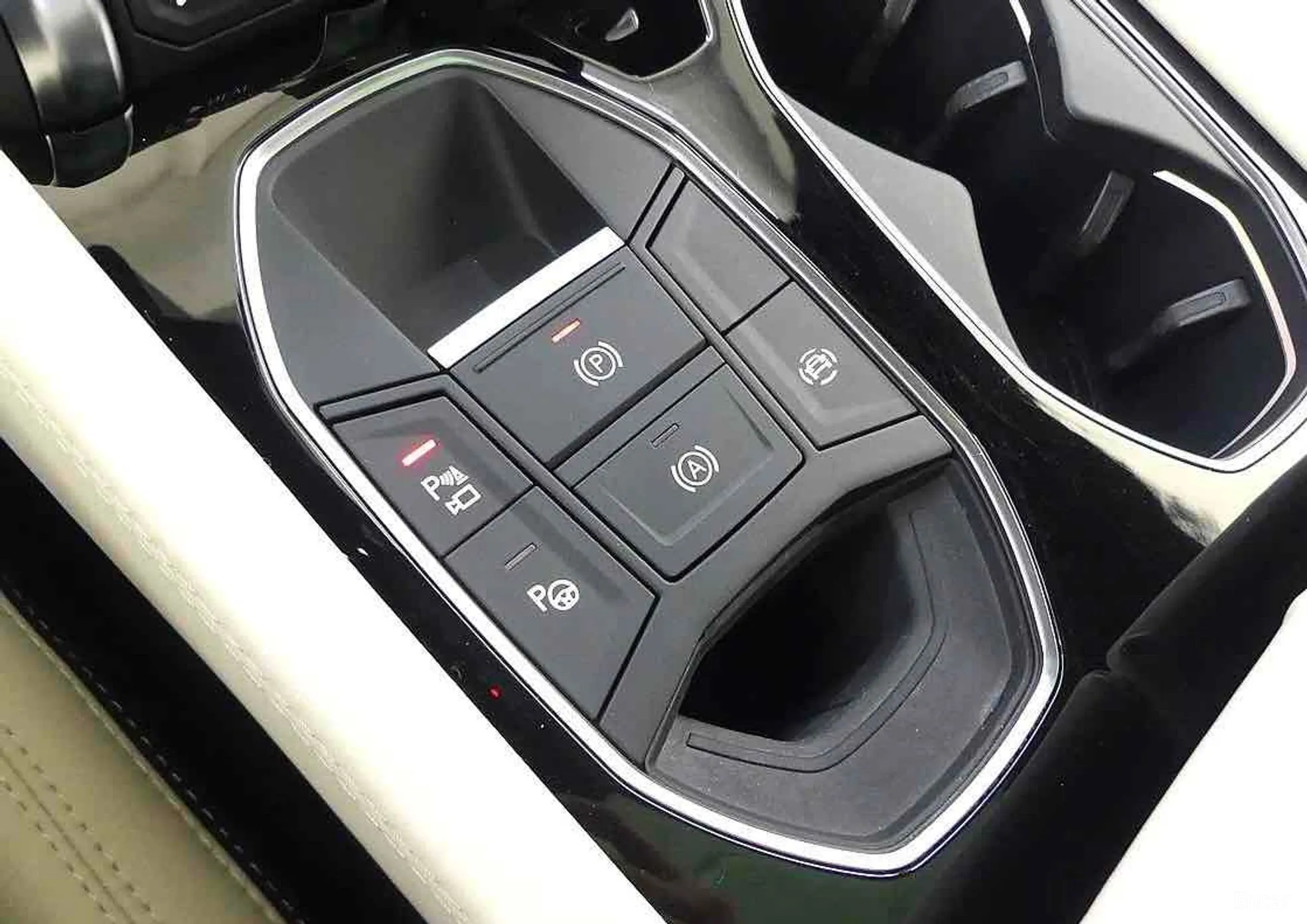 Lamborghini Urus превью 15