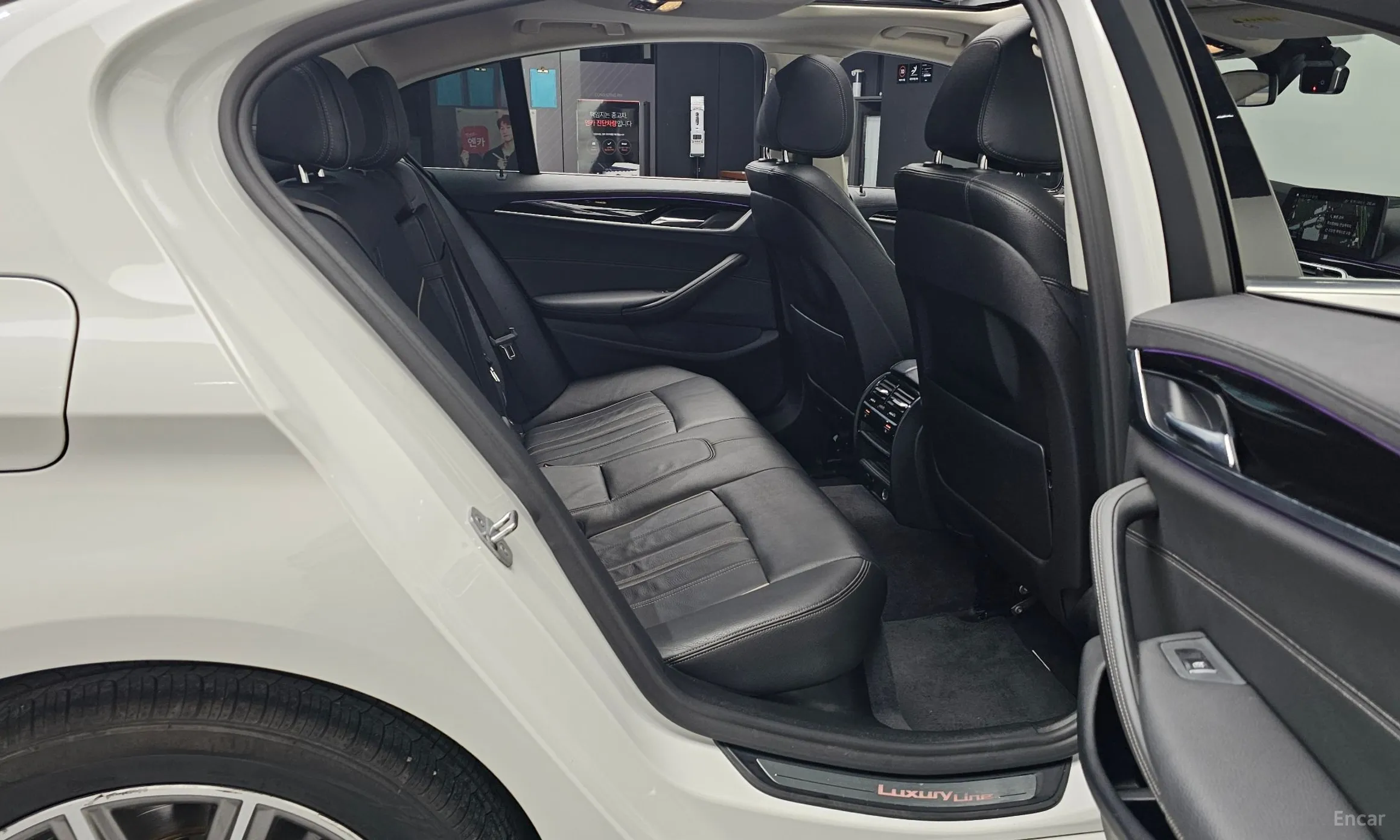 BMW 5 Series (G30) превью 11