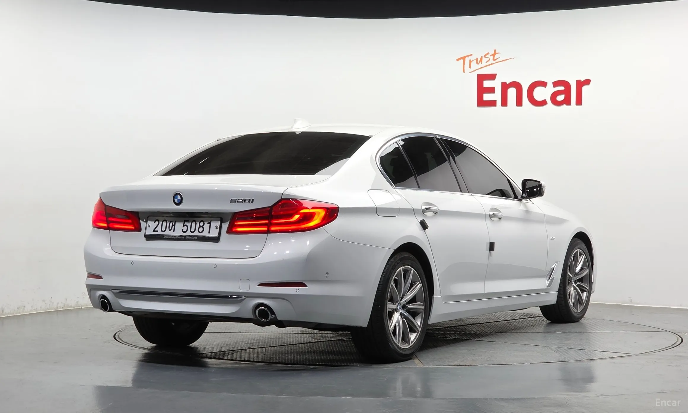 BMW 5 Series (G30) превью 2