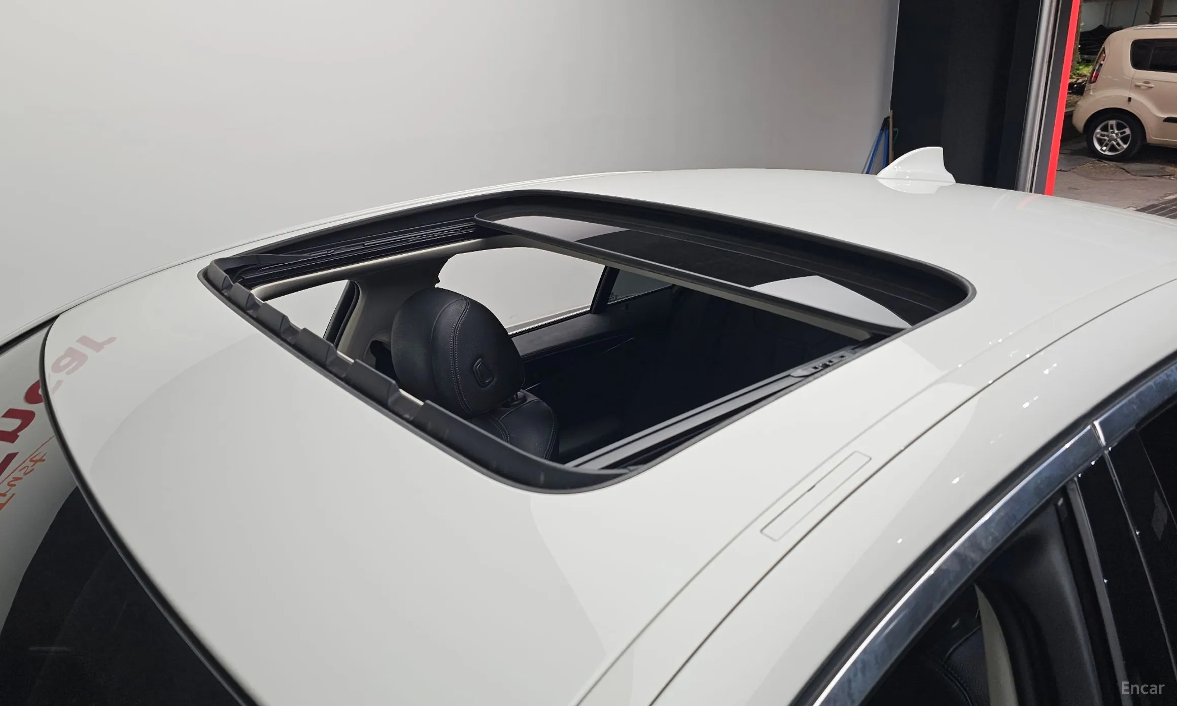 BMW 5 Series (G30) превью 16