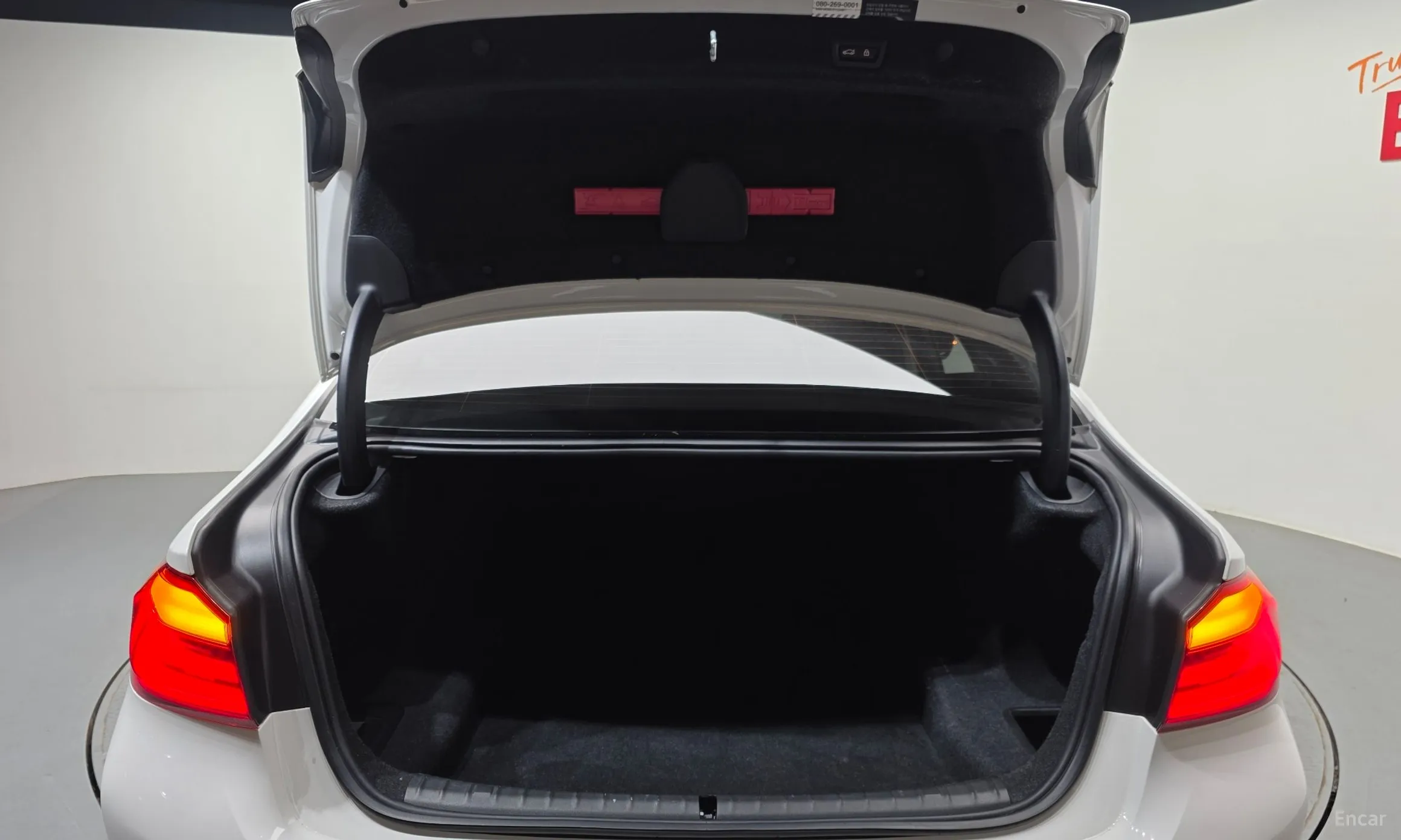 BMW 5 Series (G30) превью 18