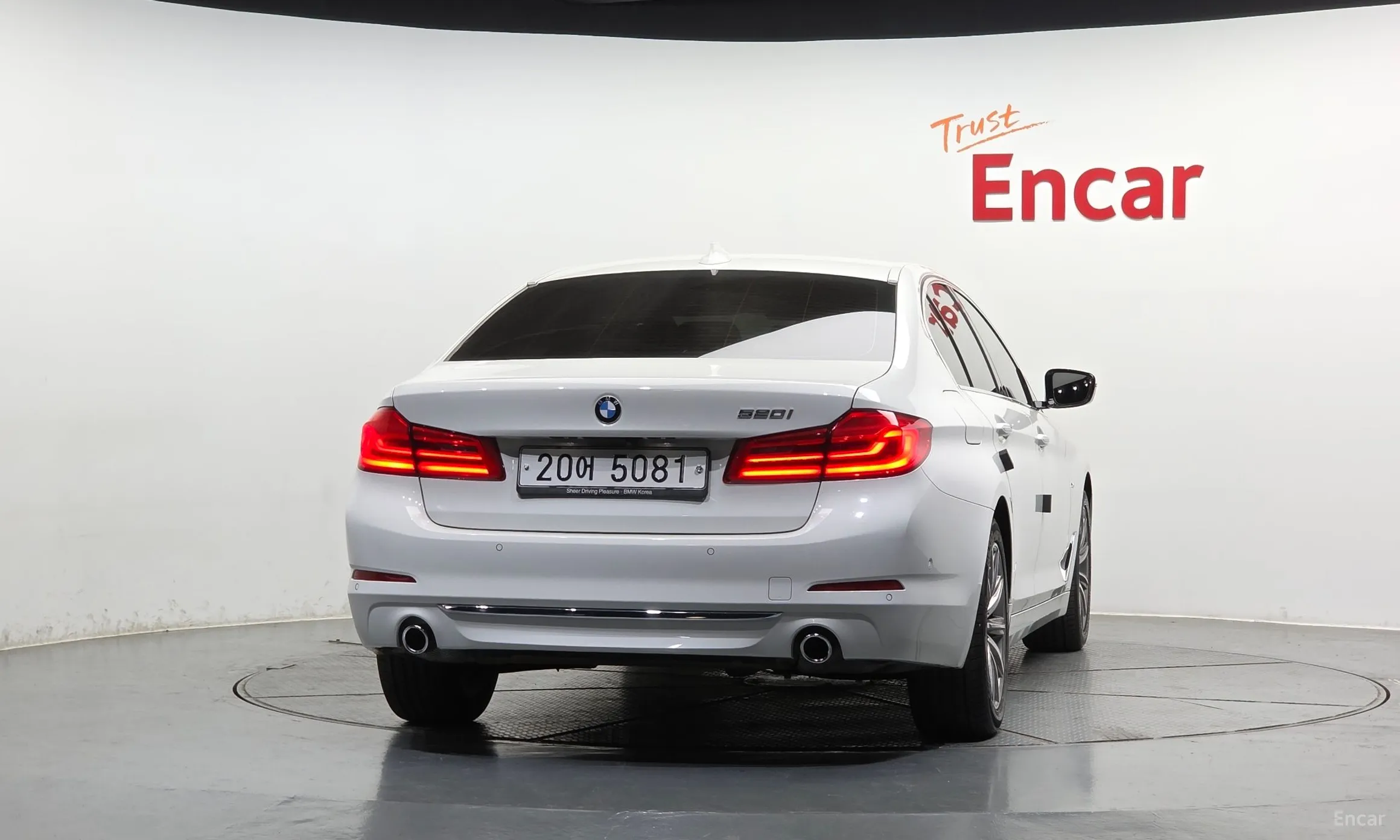 BMW 5 Series (G30) превью 4
