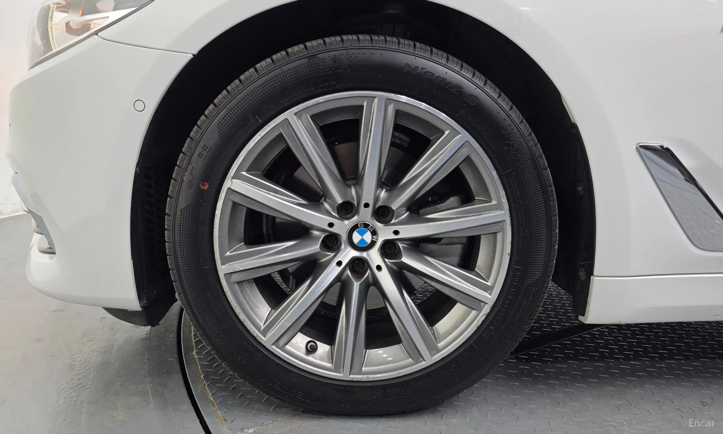 BMW 5 Series (G30) превью 5