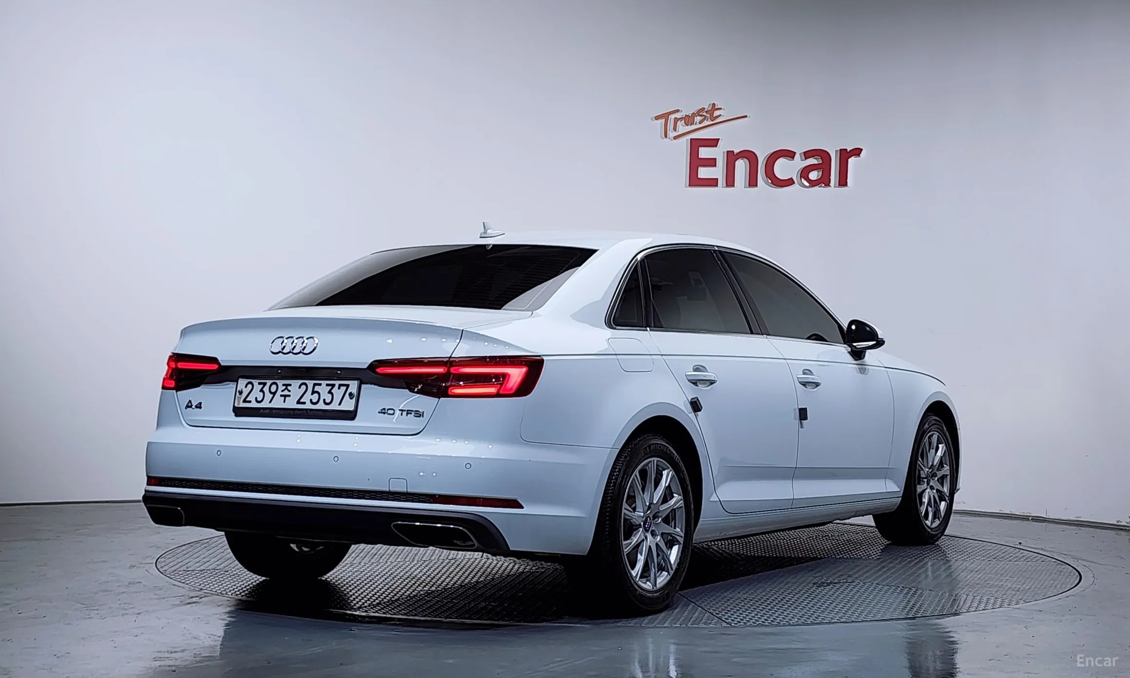 Audi A4 (B9) превью 2