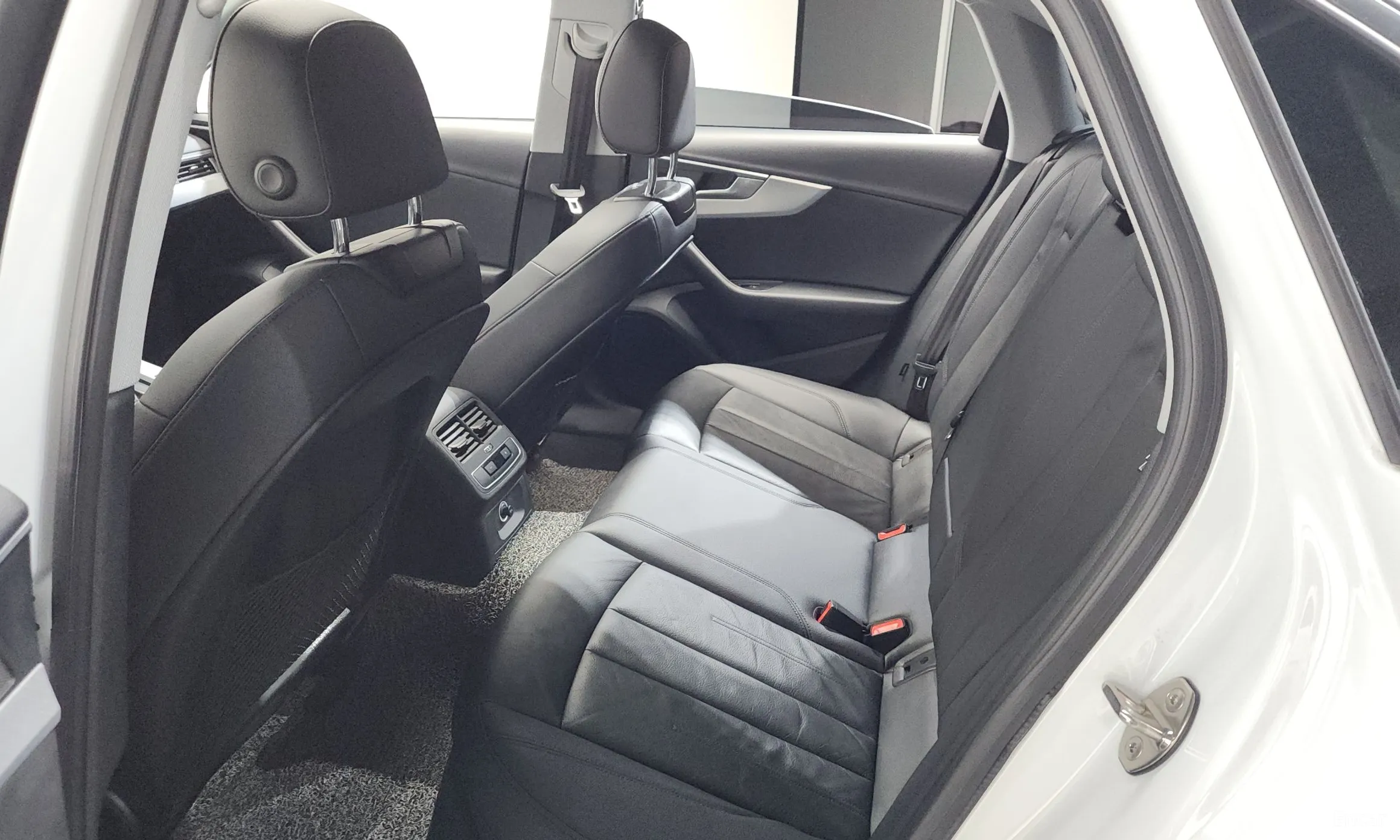 Audi A4 (B9) превью 18