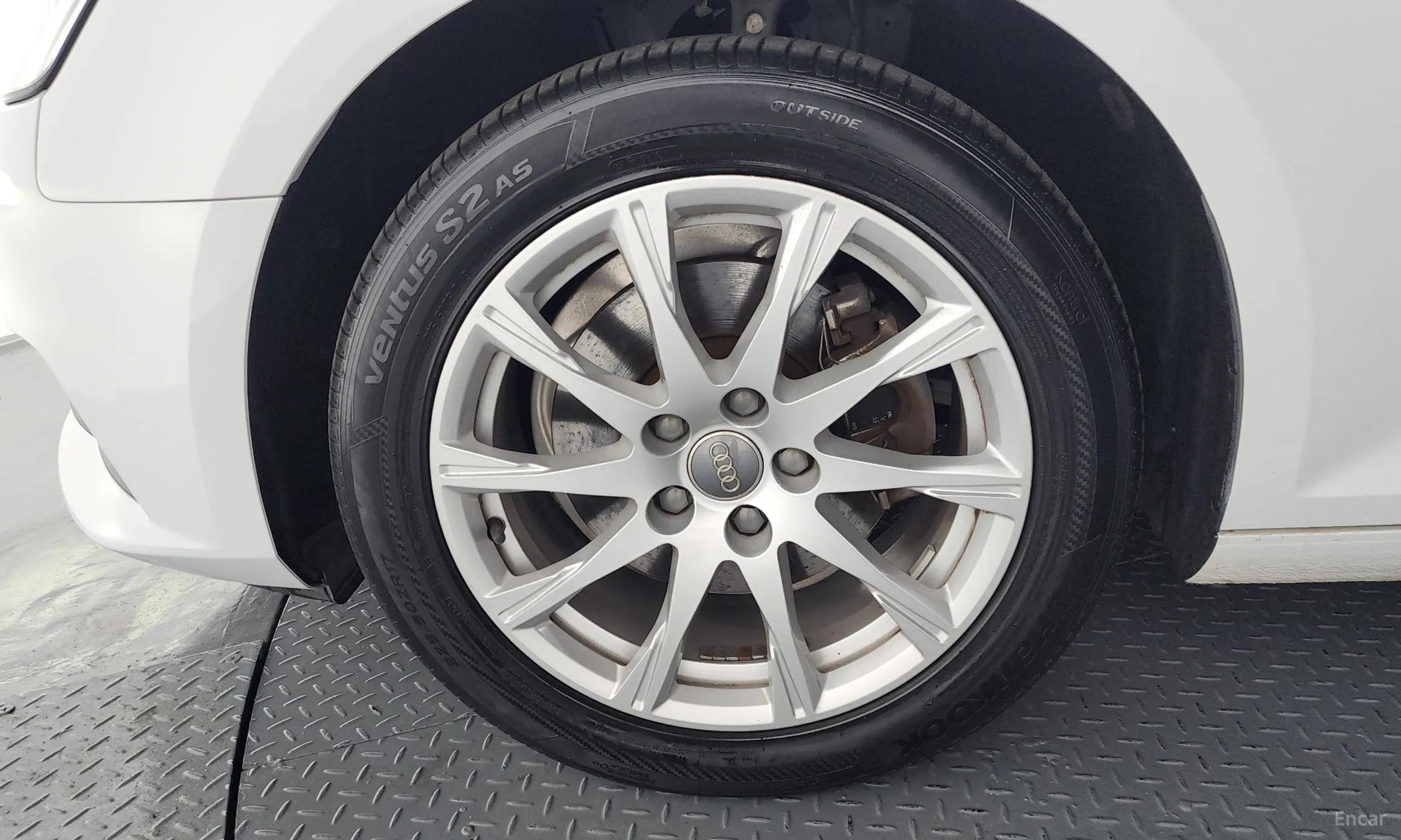Audi A4 (B9) превью 5