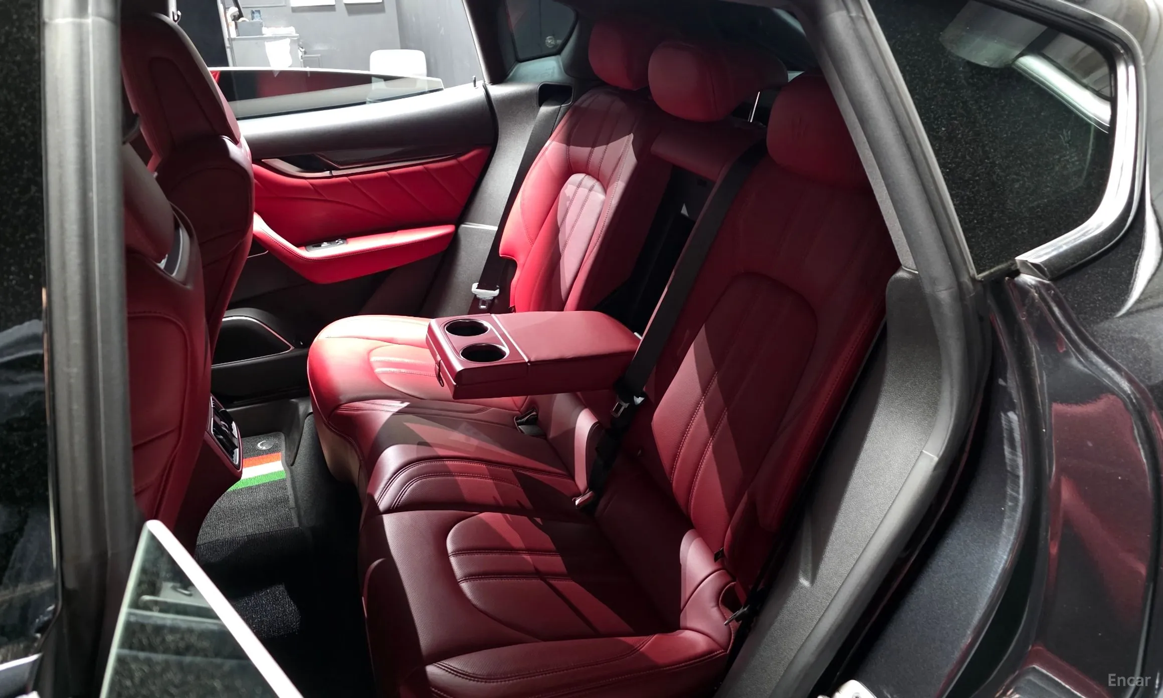 Maserati Levante превью 12