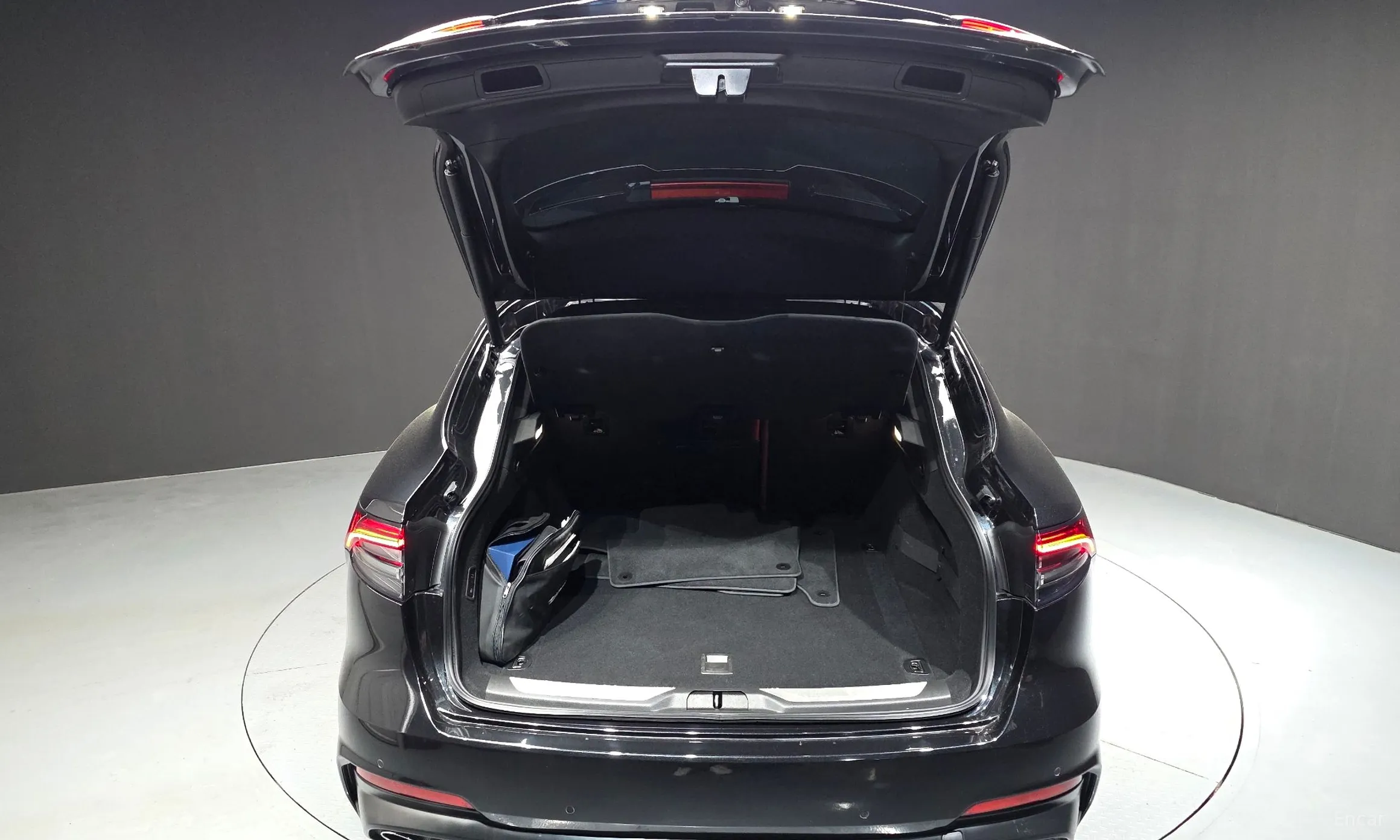 Maserati Levante превью 18