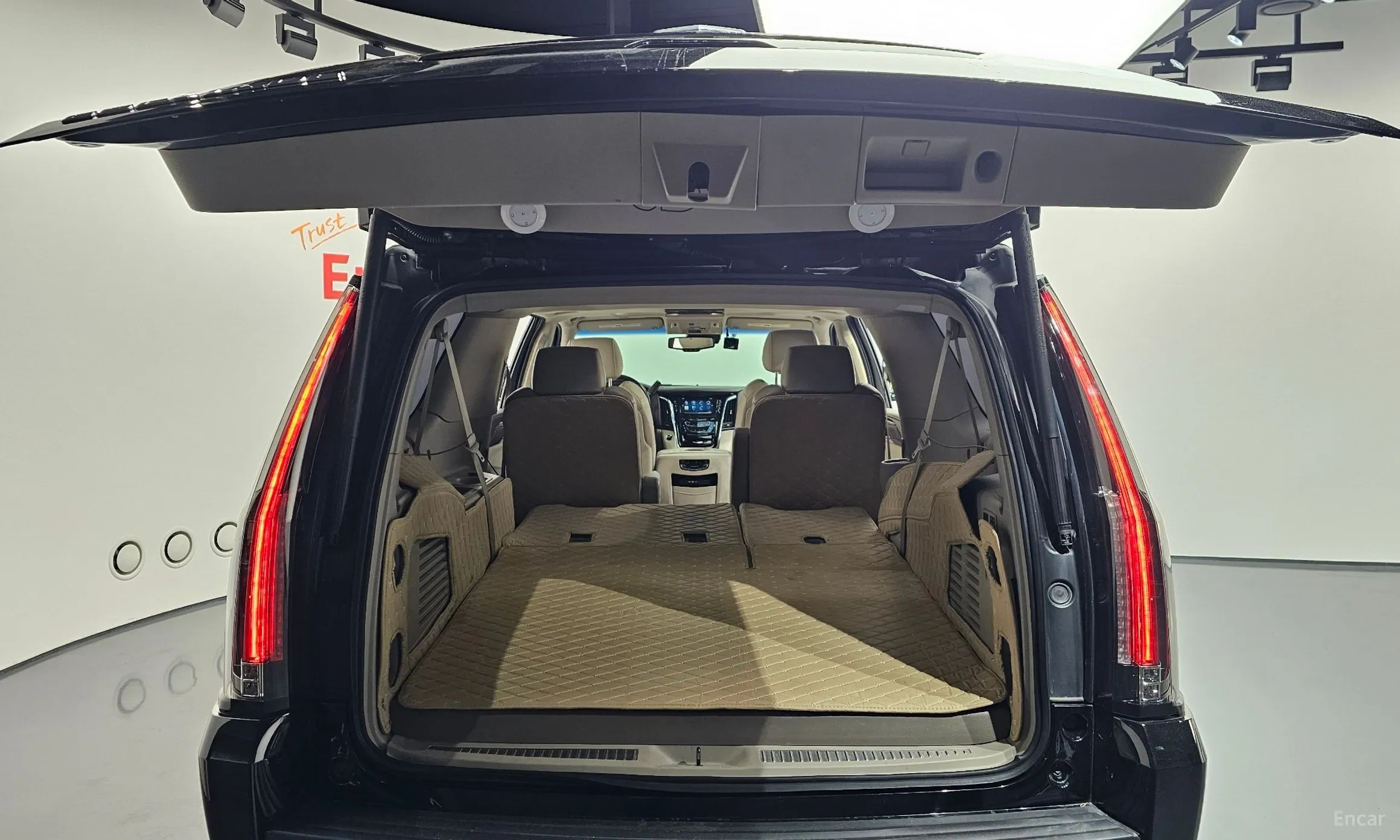 Cadillac Escalade превью 18