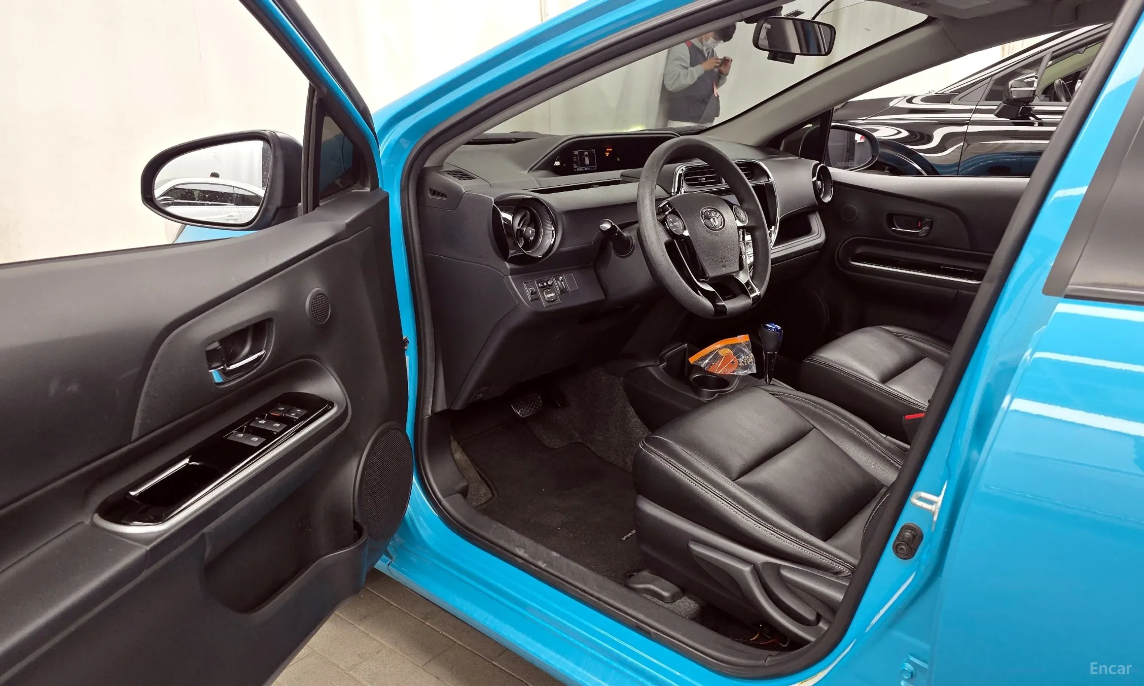 Toyota Prius C превью 10