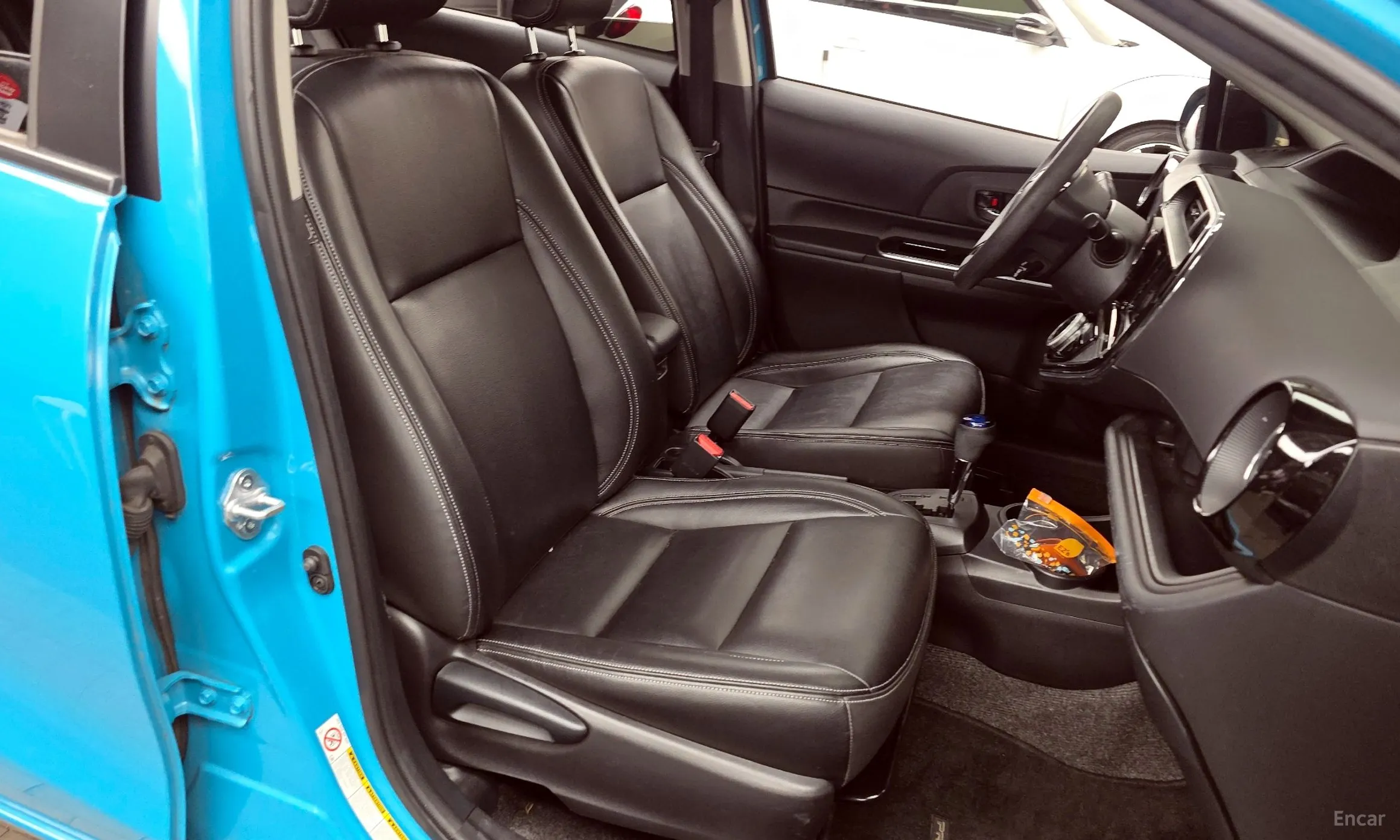 Toyota Prius C превью 11