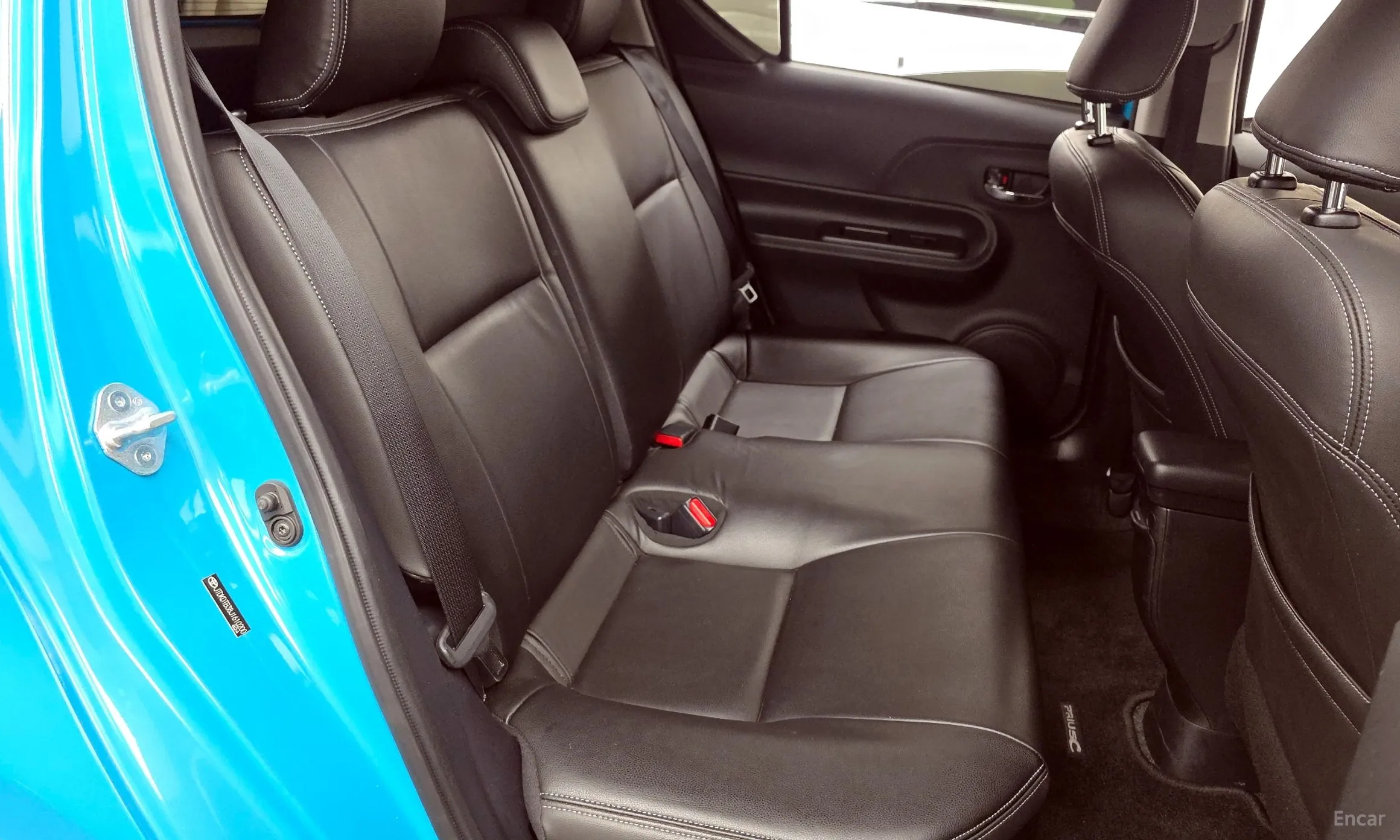 Toyota Prius C превью 12