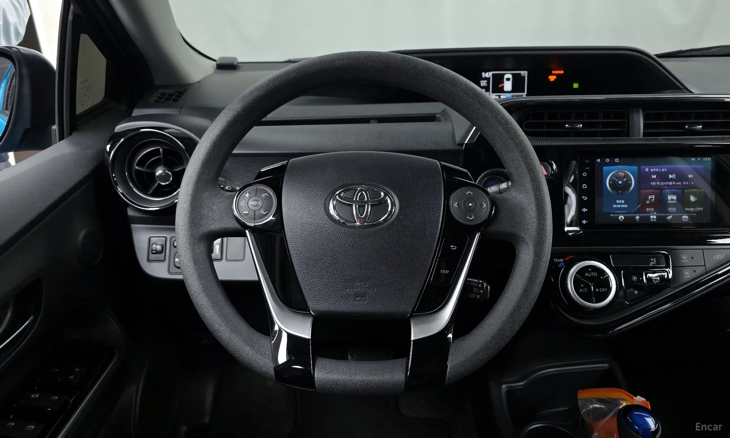 Toyota Prius C превью 13