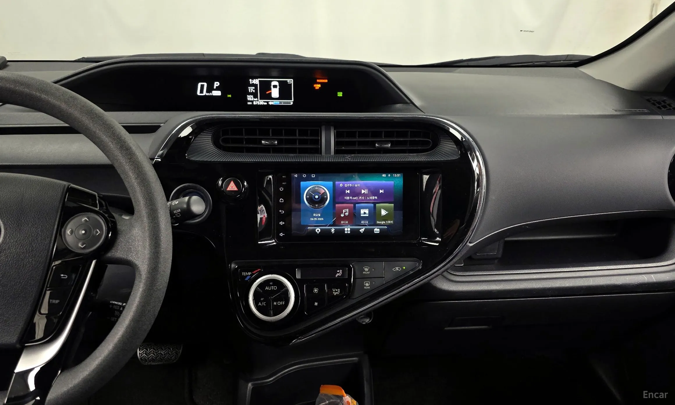 Toyota Prius C превью 16
