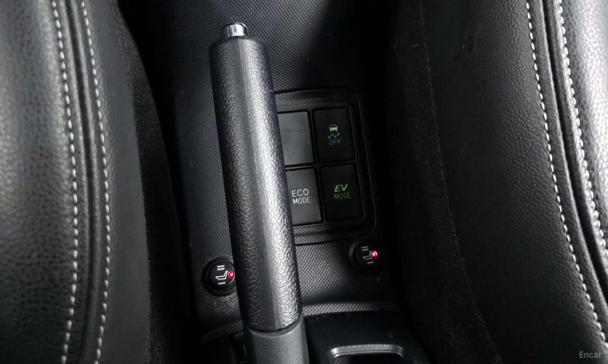 Toyota Prius C превью 17