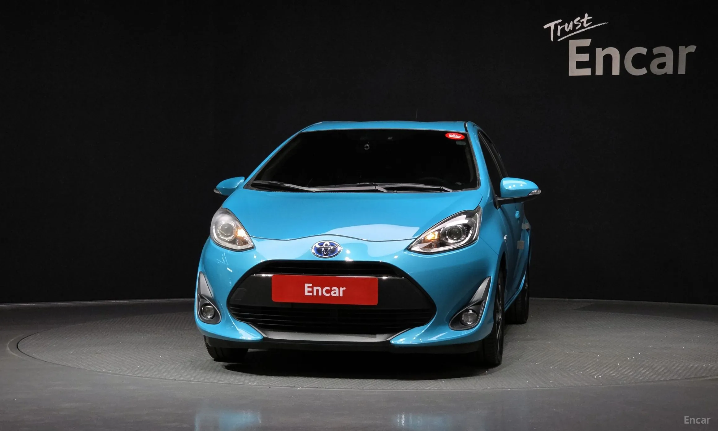 Toyota Prius C превью 3