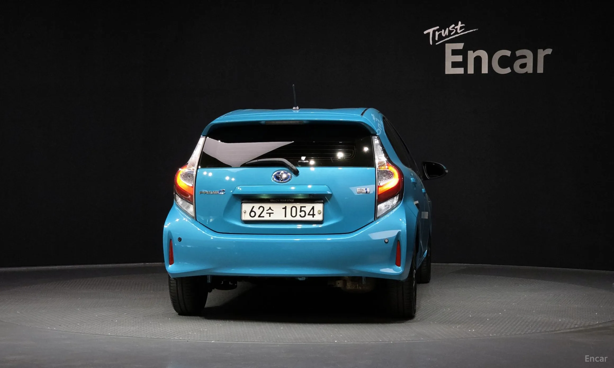 Toyota Prius C превью 4