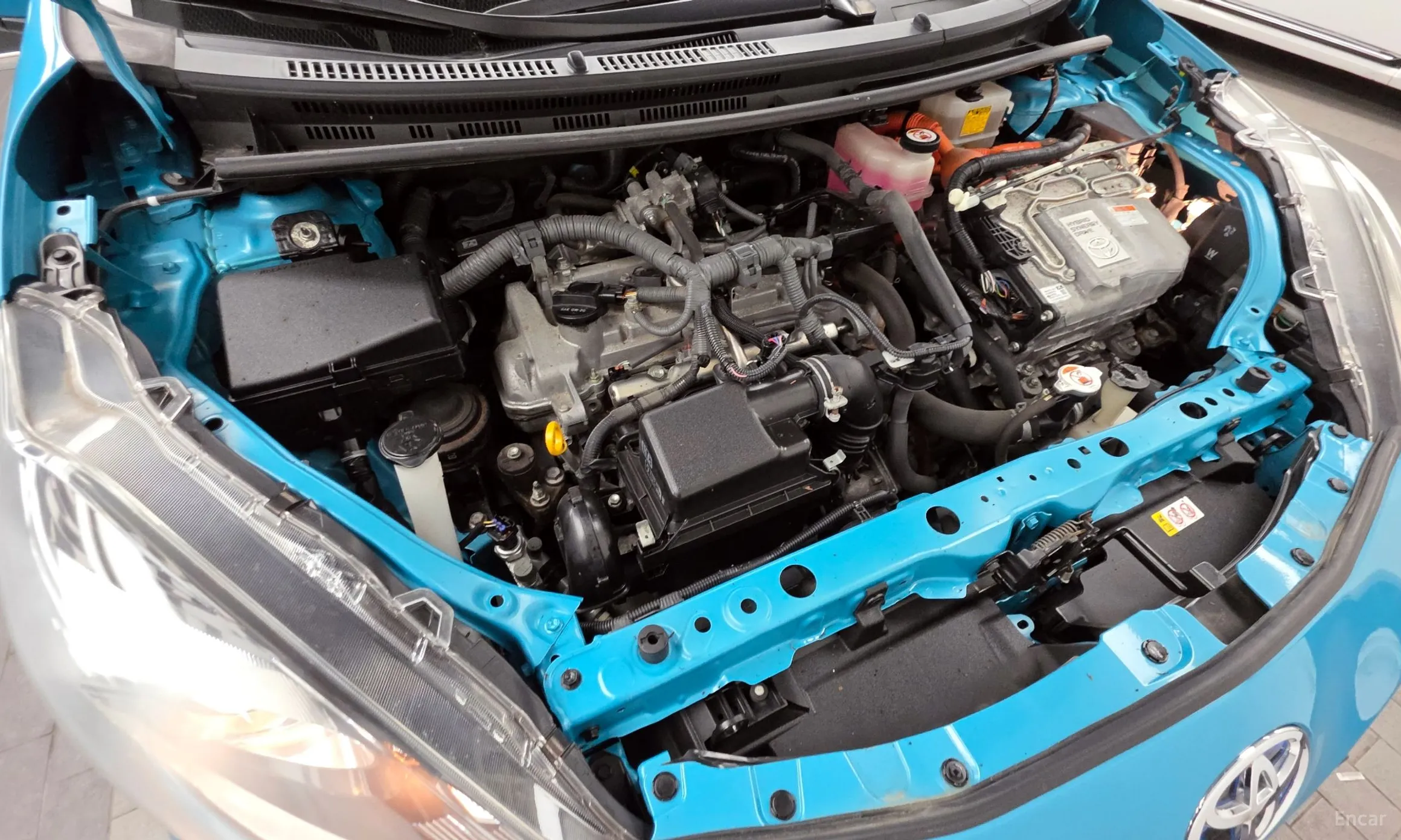 Toyota Prius C превью 6