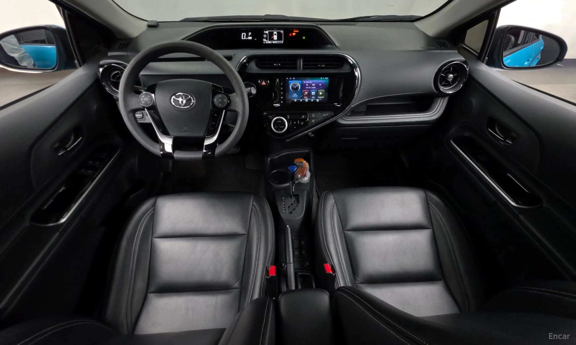 Toyota Prius C превью 7