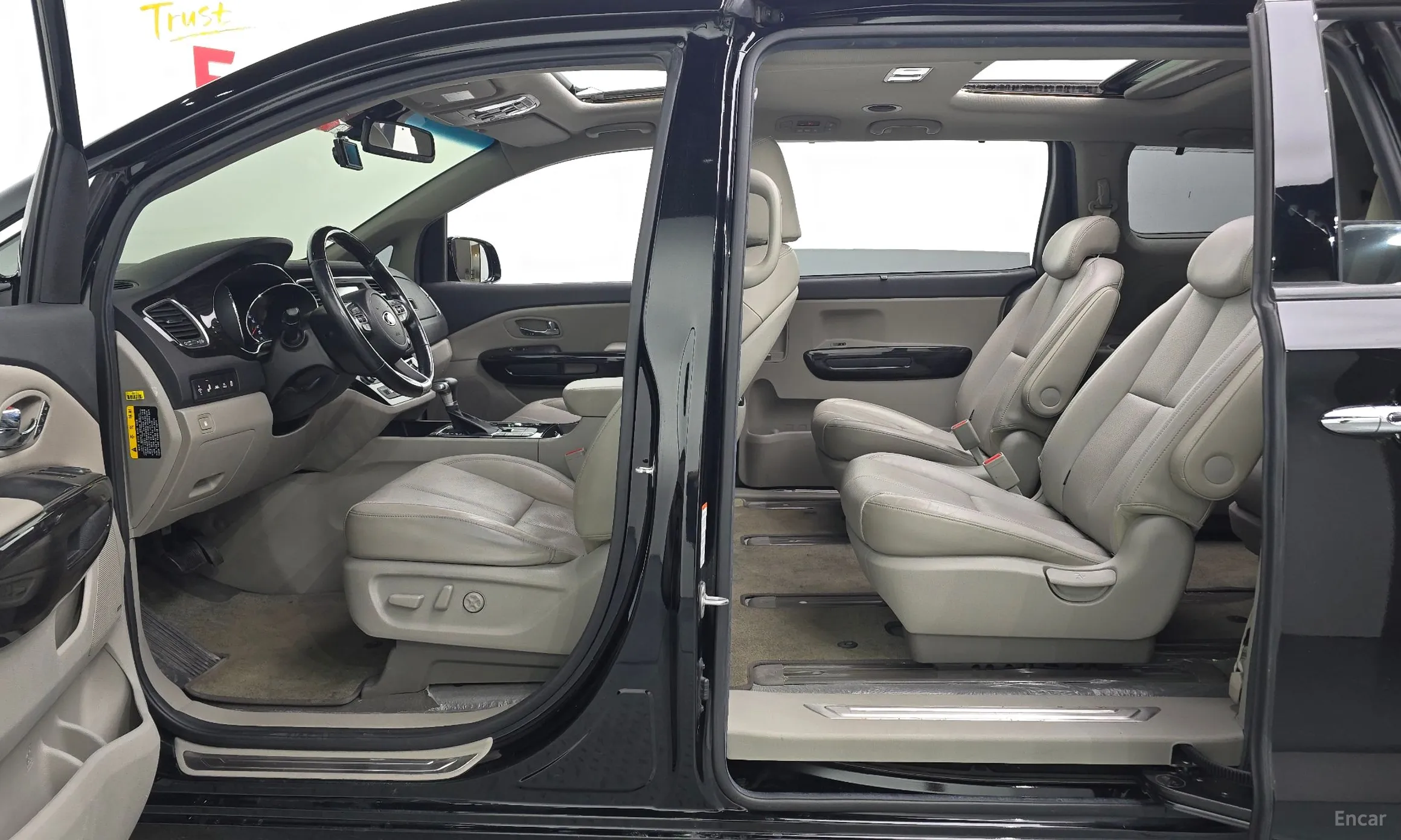 Kia Carnival превью 10
