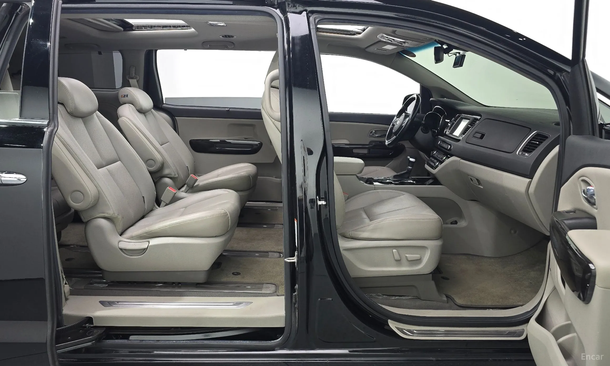 Kia Carnival превью 11