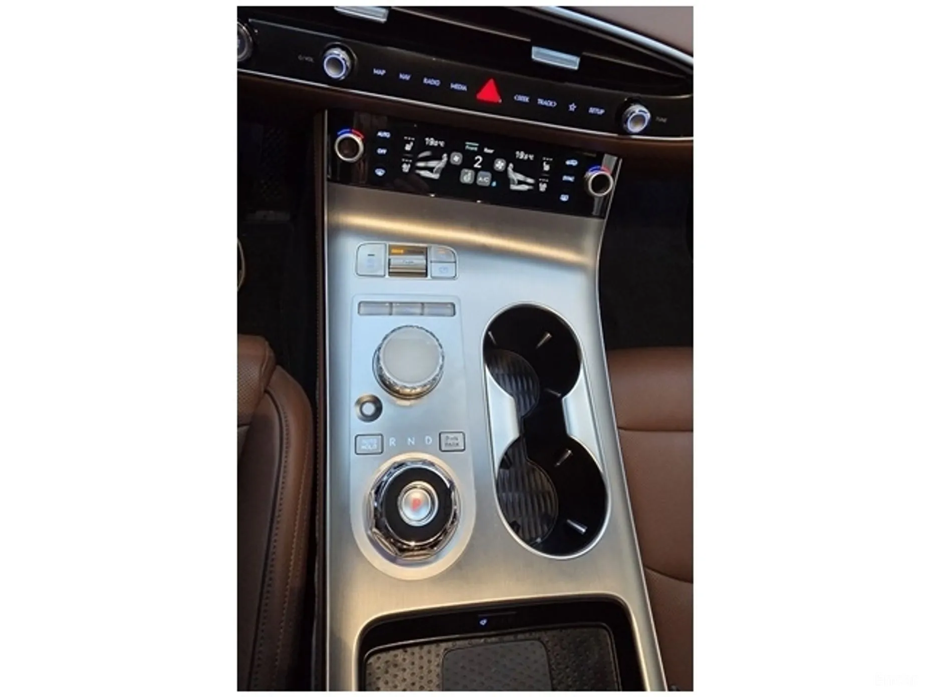 Genesis GV70 превью 10
