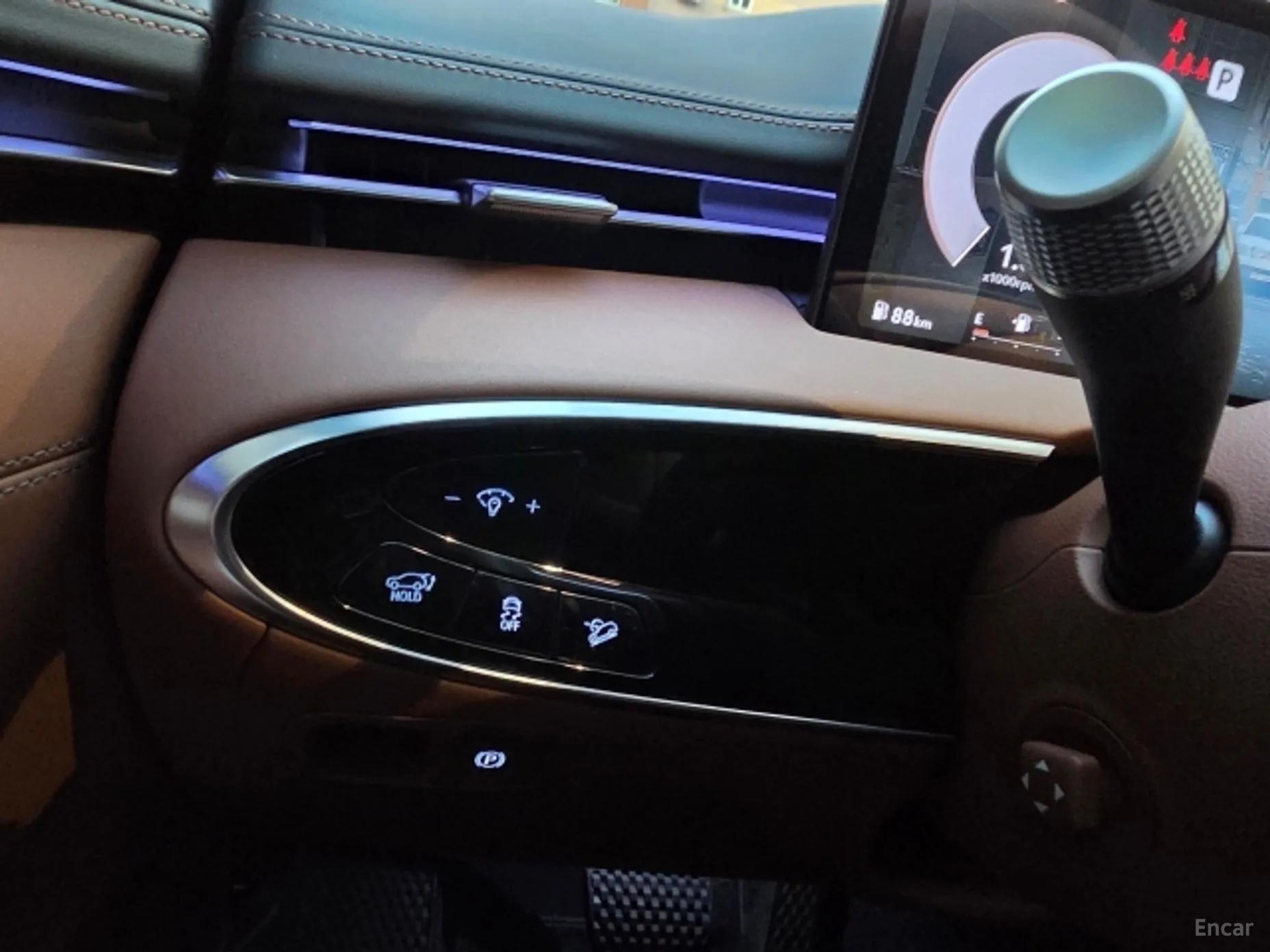 Genesis GV70 превью 8