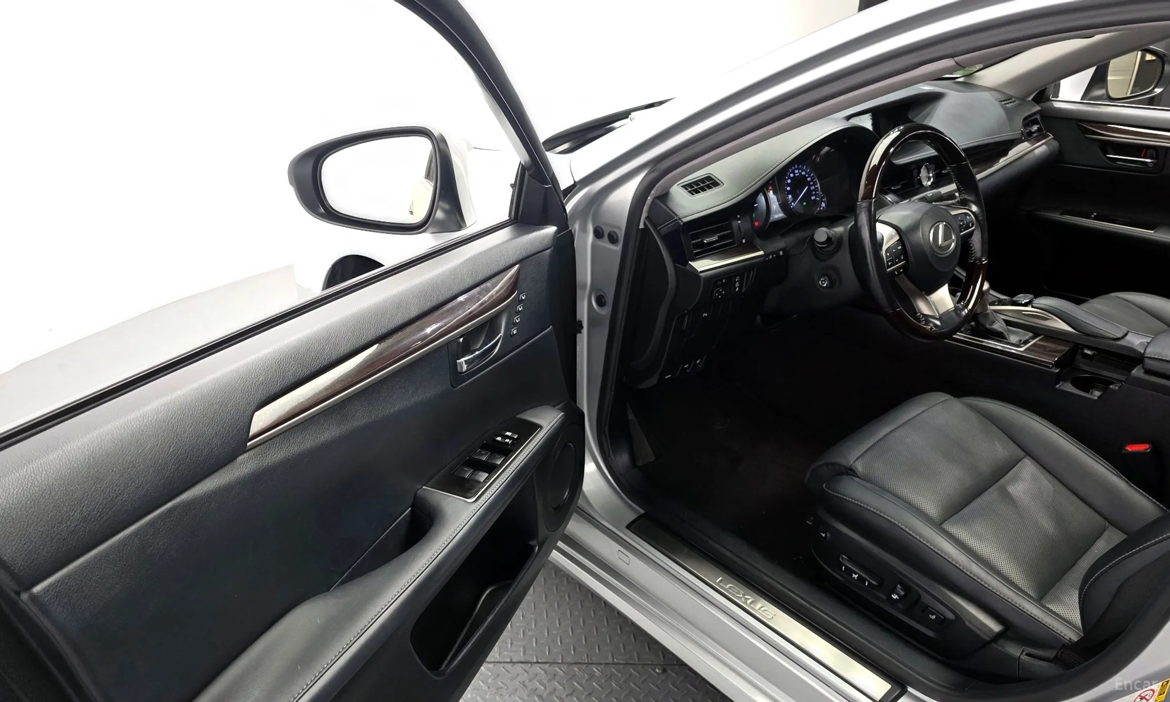 Lexus New ES300h превью 10
