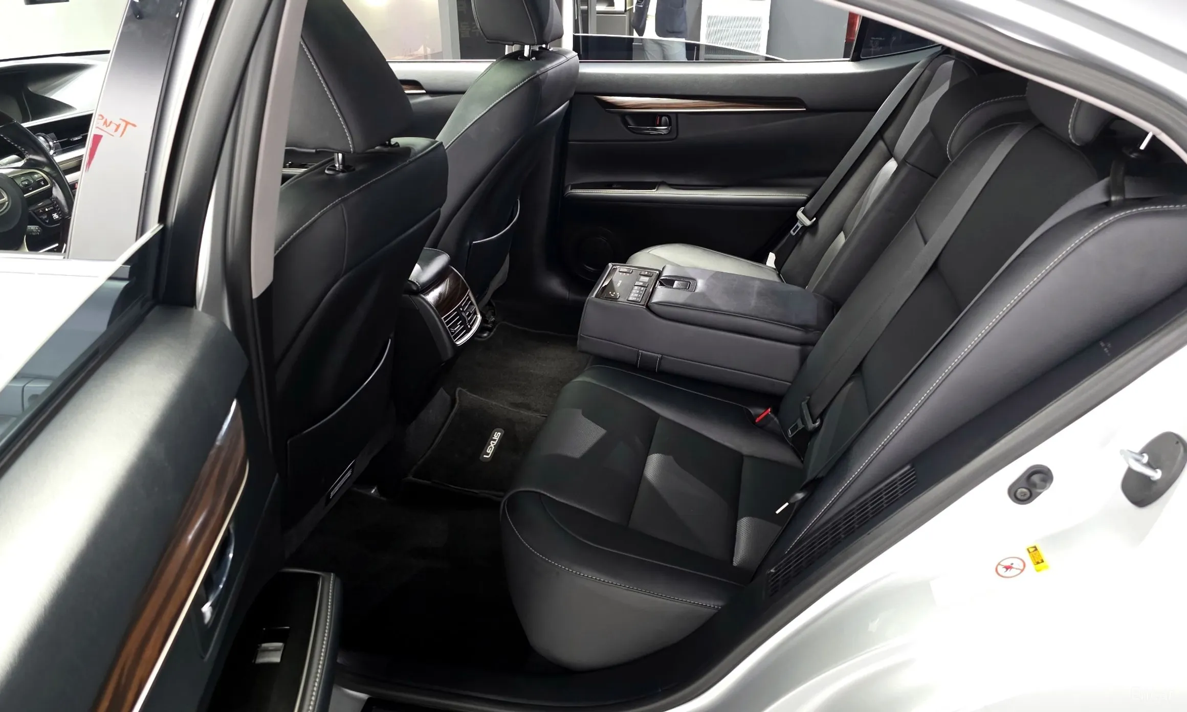 Lexus New ES300h превью 12