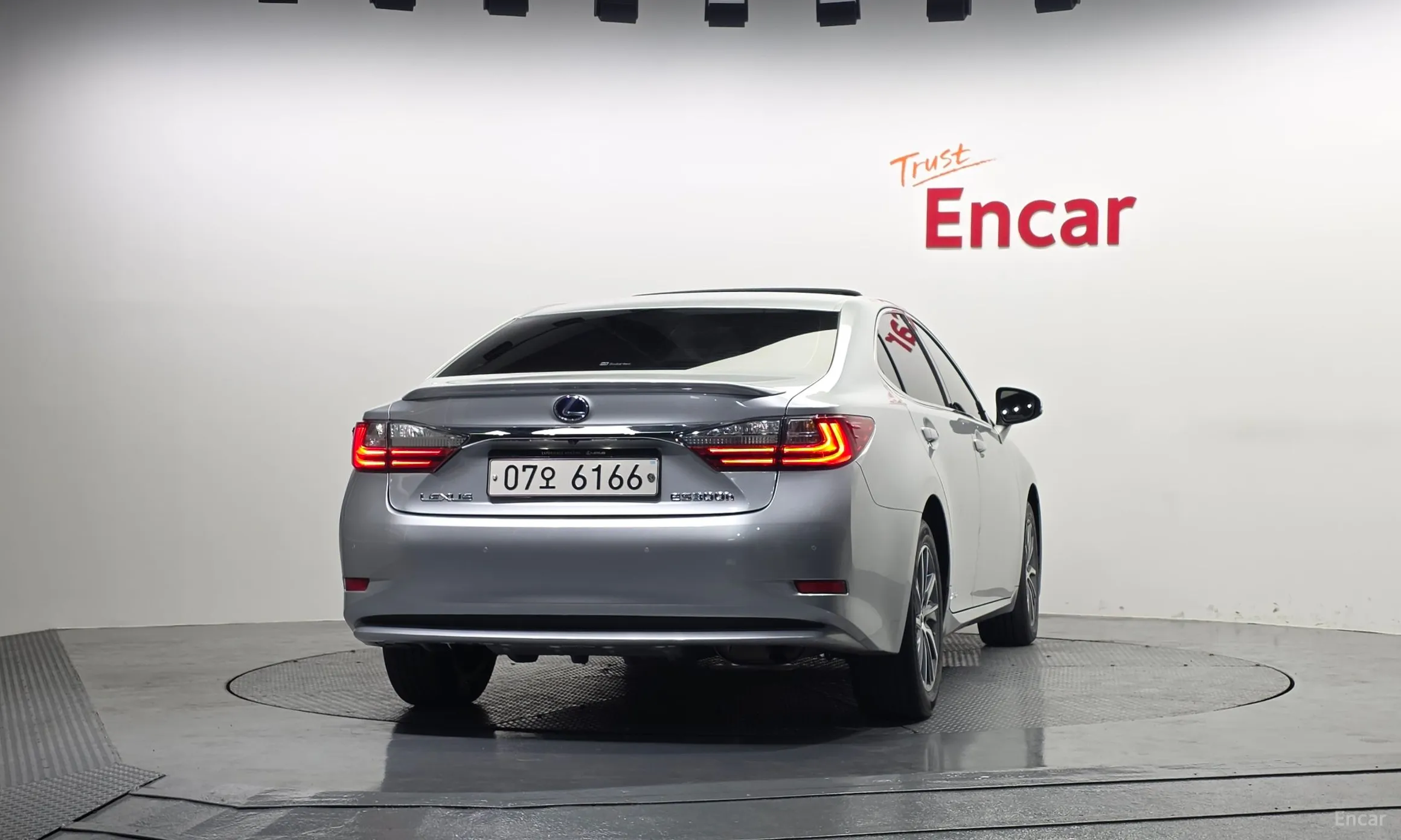 Lexus New ES300h превью 4