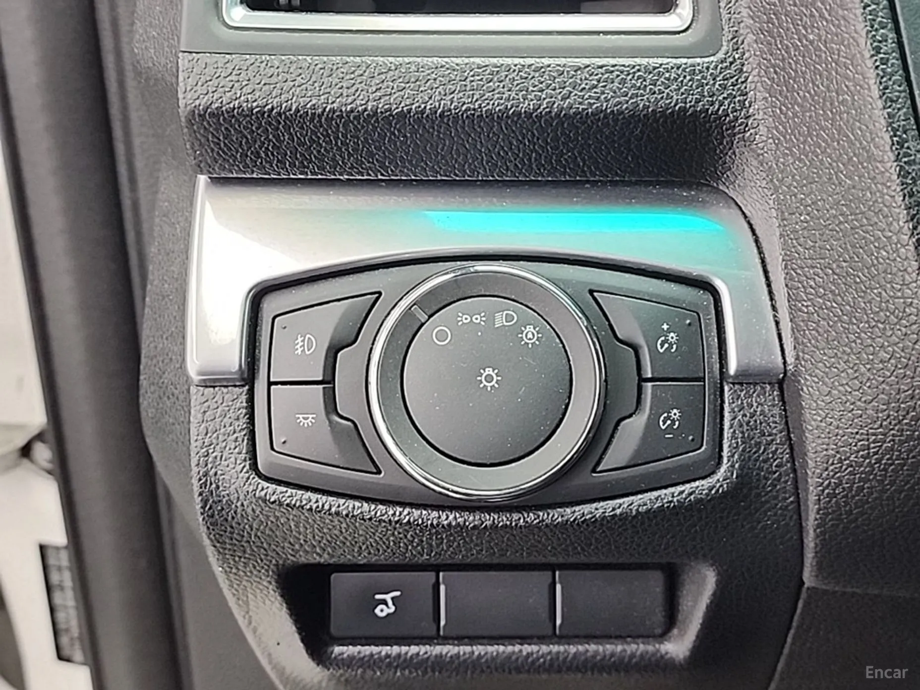 Ford Explorer превью 17