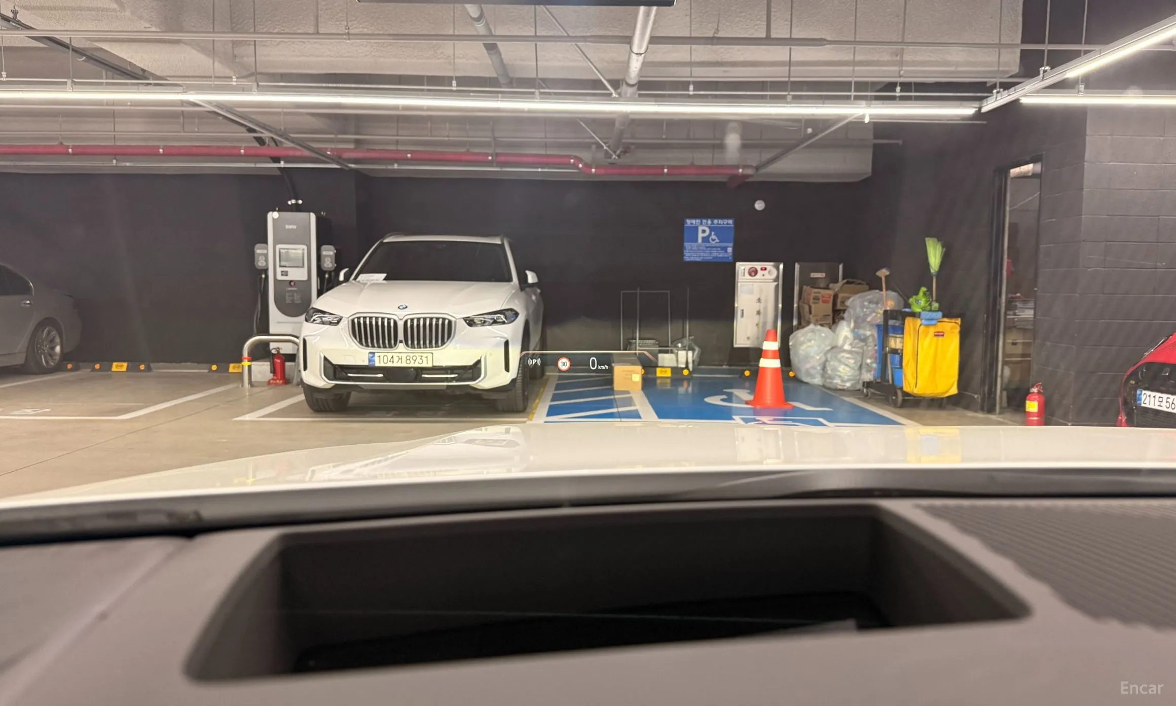 BMW 5 Series (G60) превью 11