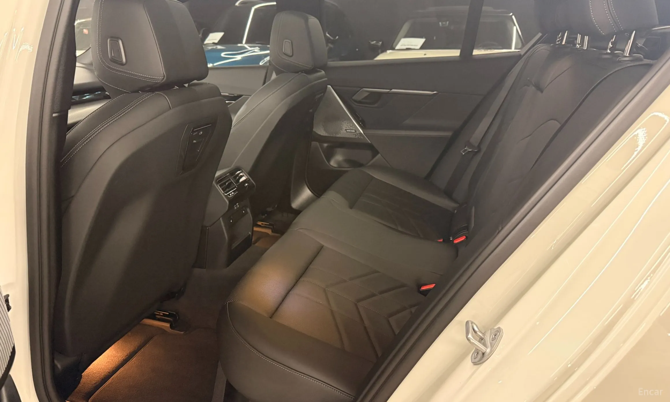 BMW 5 Series (G60) превью 17