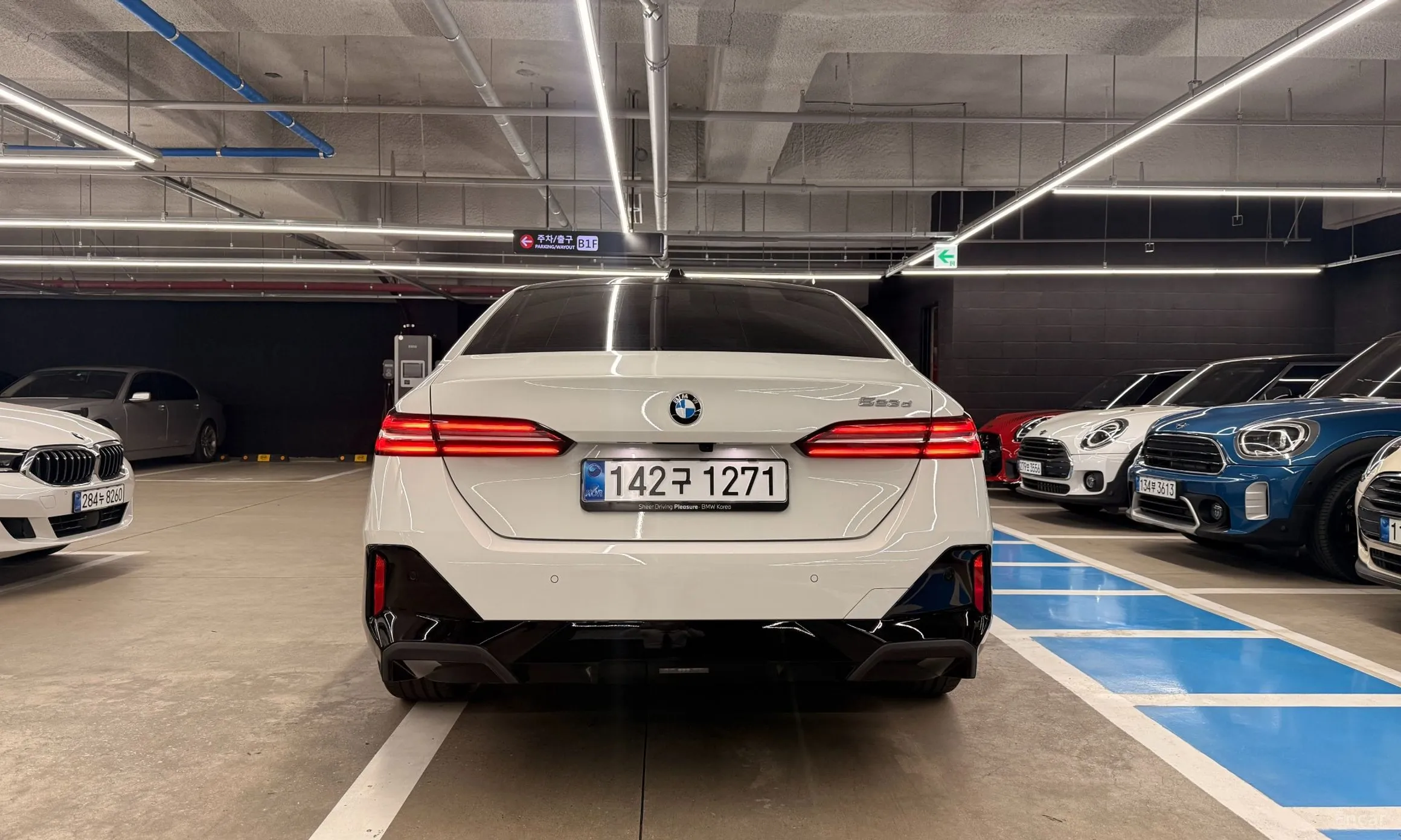 BMW 5 Series (G60) превью 4