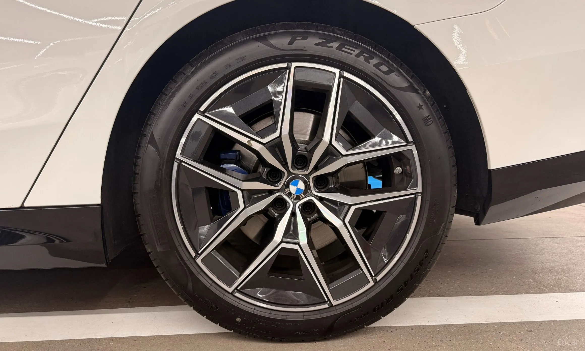 BMW 5 Series (G60) превью 5