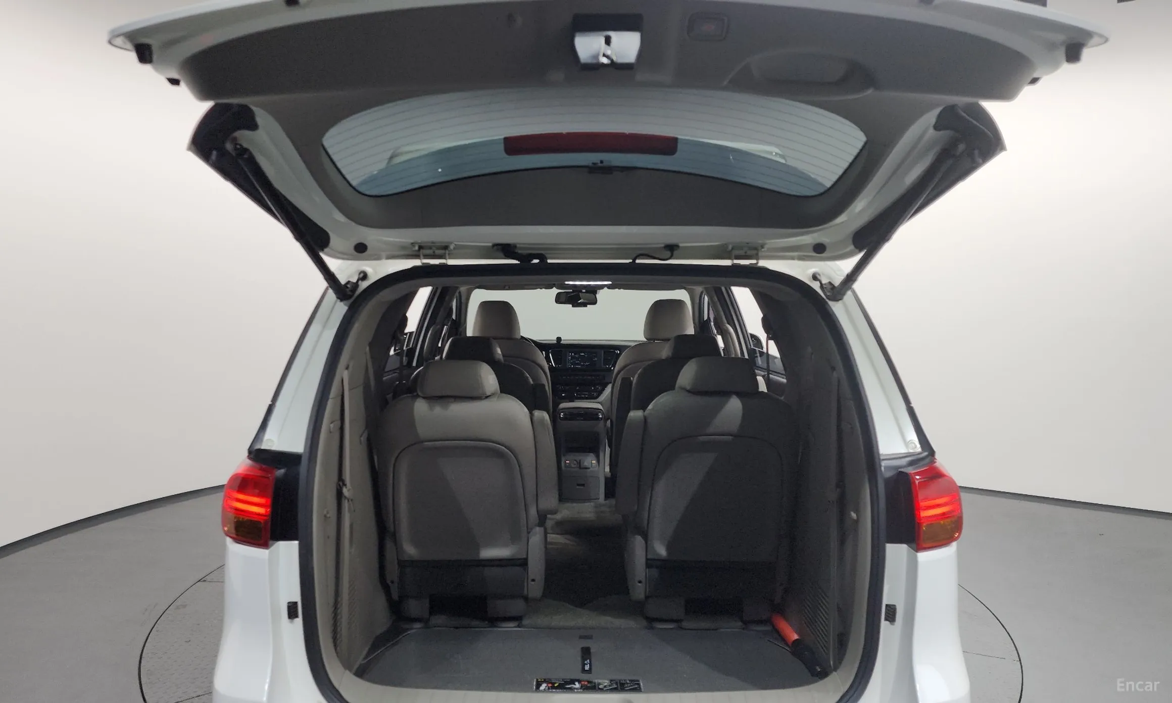 Kia Carnival превью 20