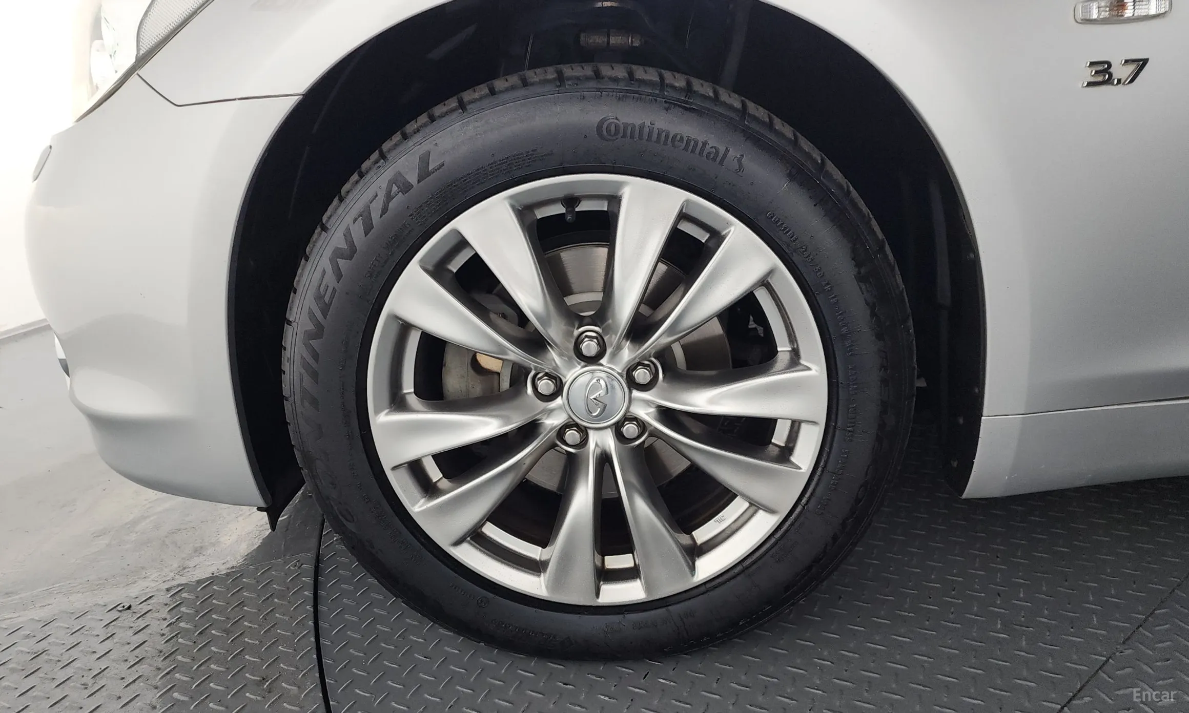 Infiniti Q70 превью 5