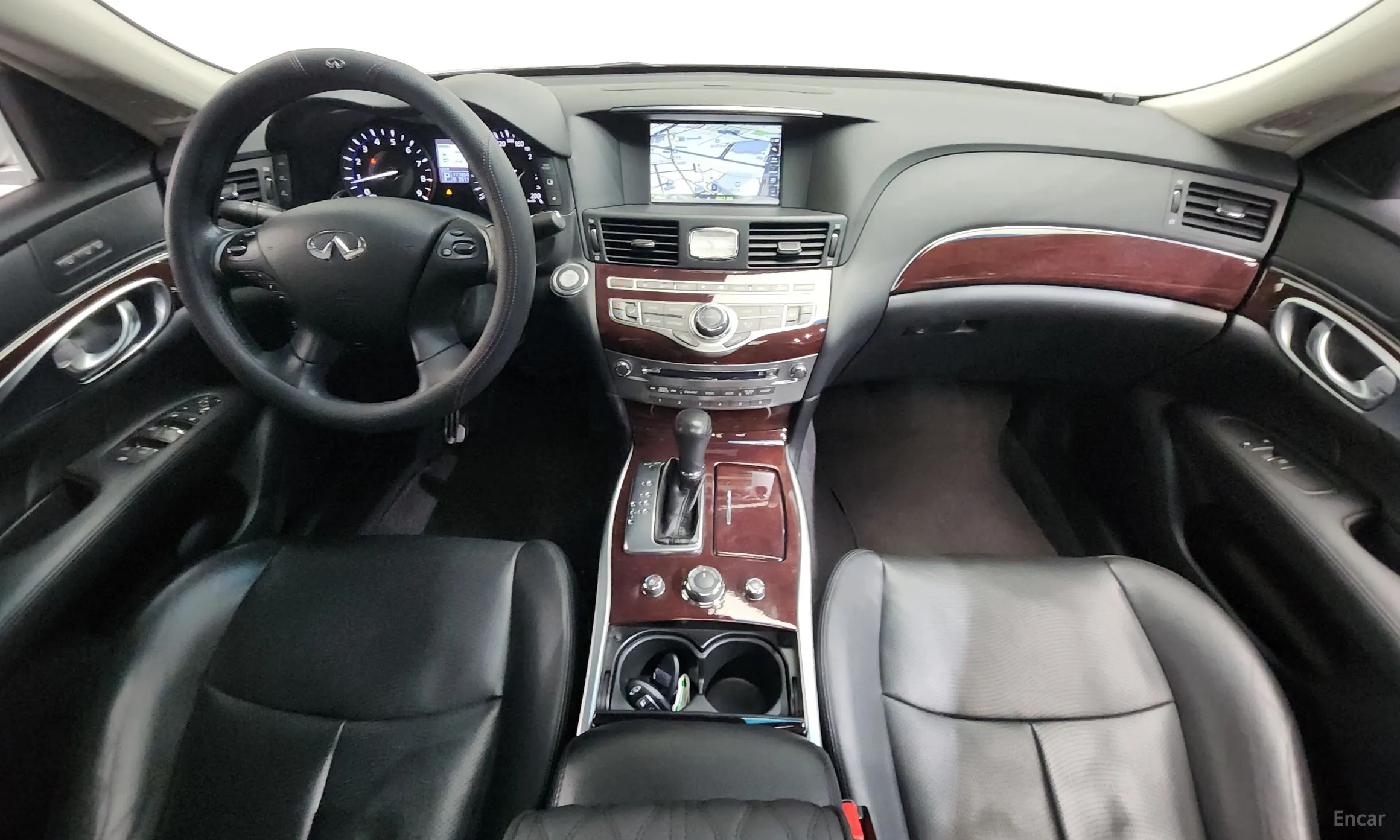 Infiniti Q70 превью 7