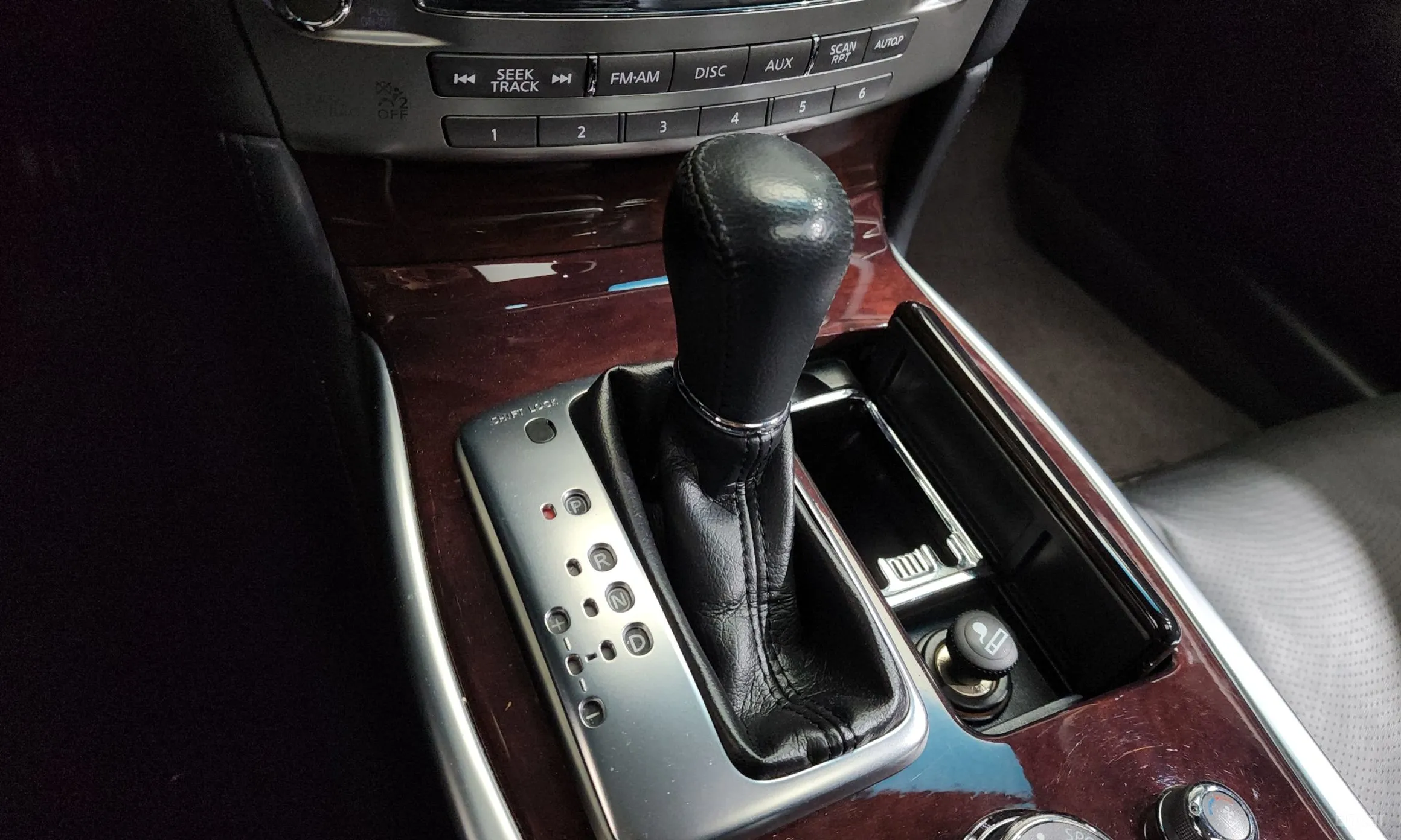 Infiniti Q70 превью 9