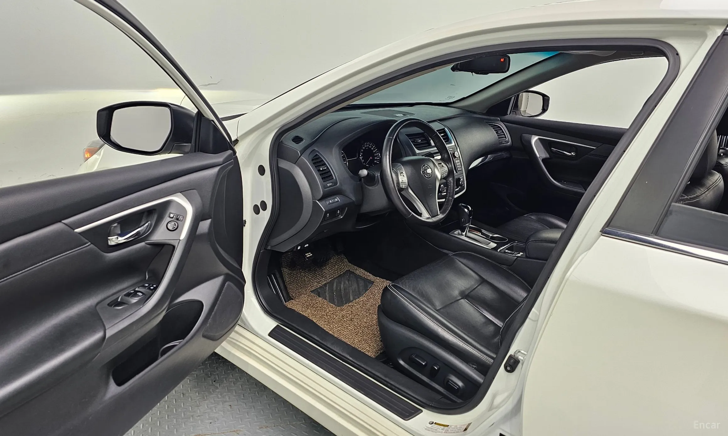 Nissan Altima превью 10