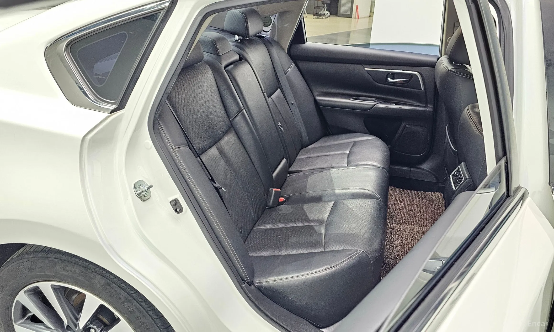 Nissan Altima превью 11