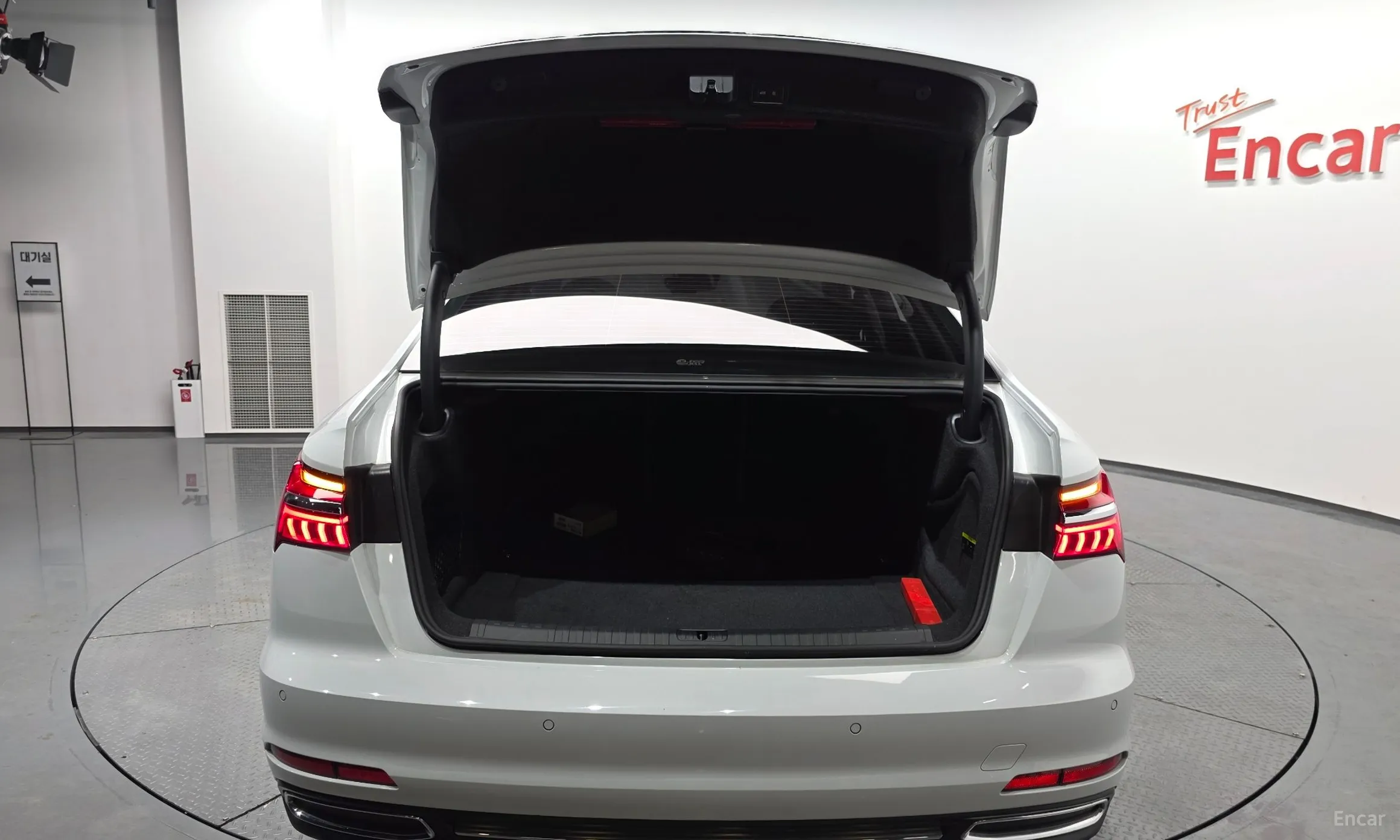 Audi A6 (C8) превью 20