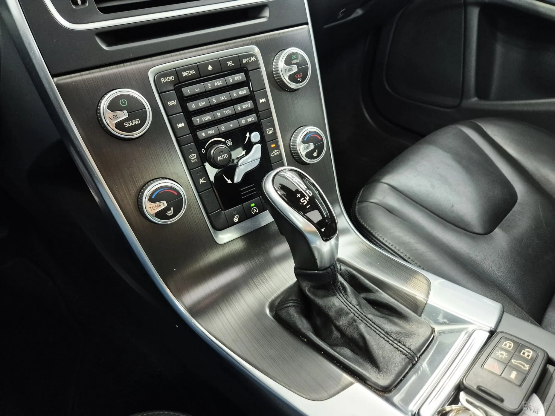 Volvo S60 превью 11