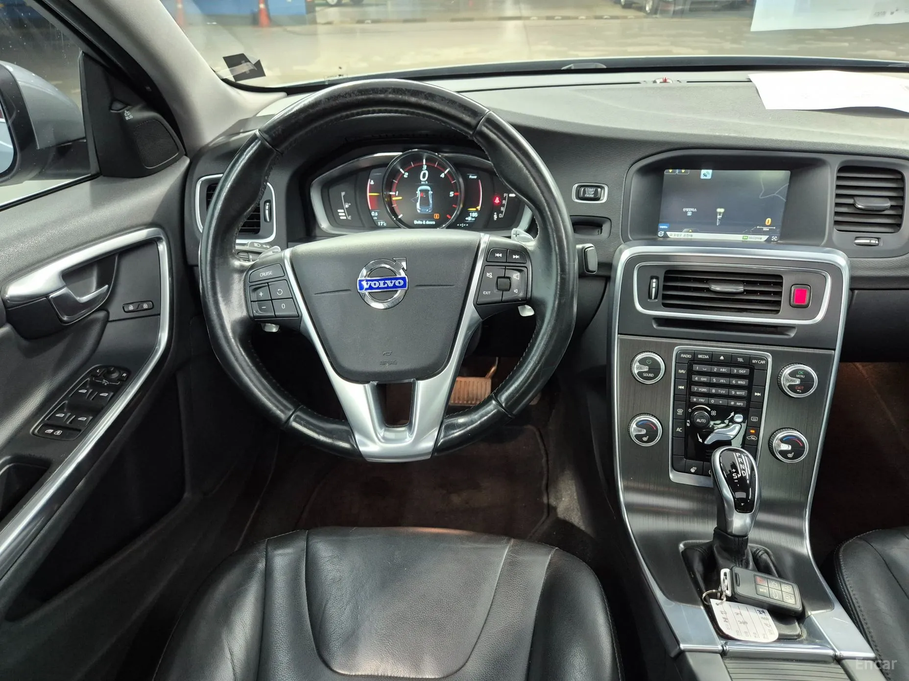 Volvo S60 превью 13