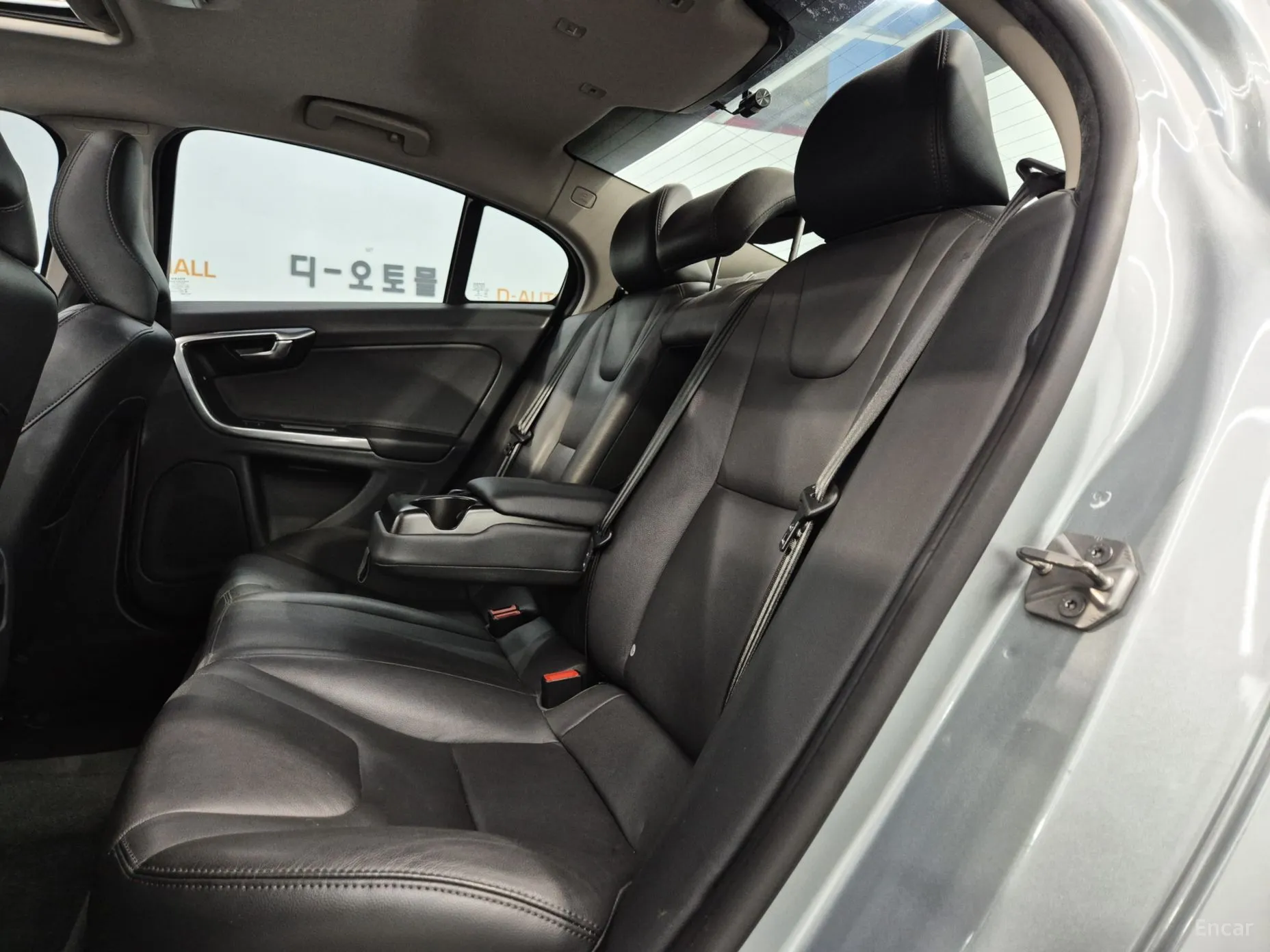 Volvo S60 превью 17