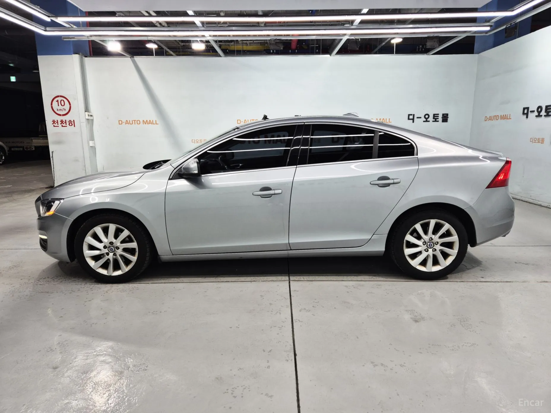 Volvo S60 превью 4
