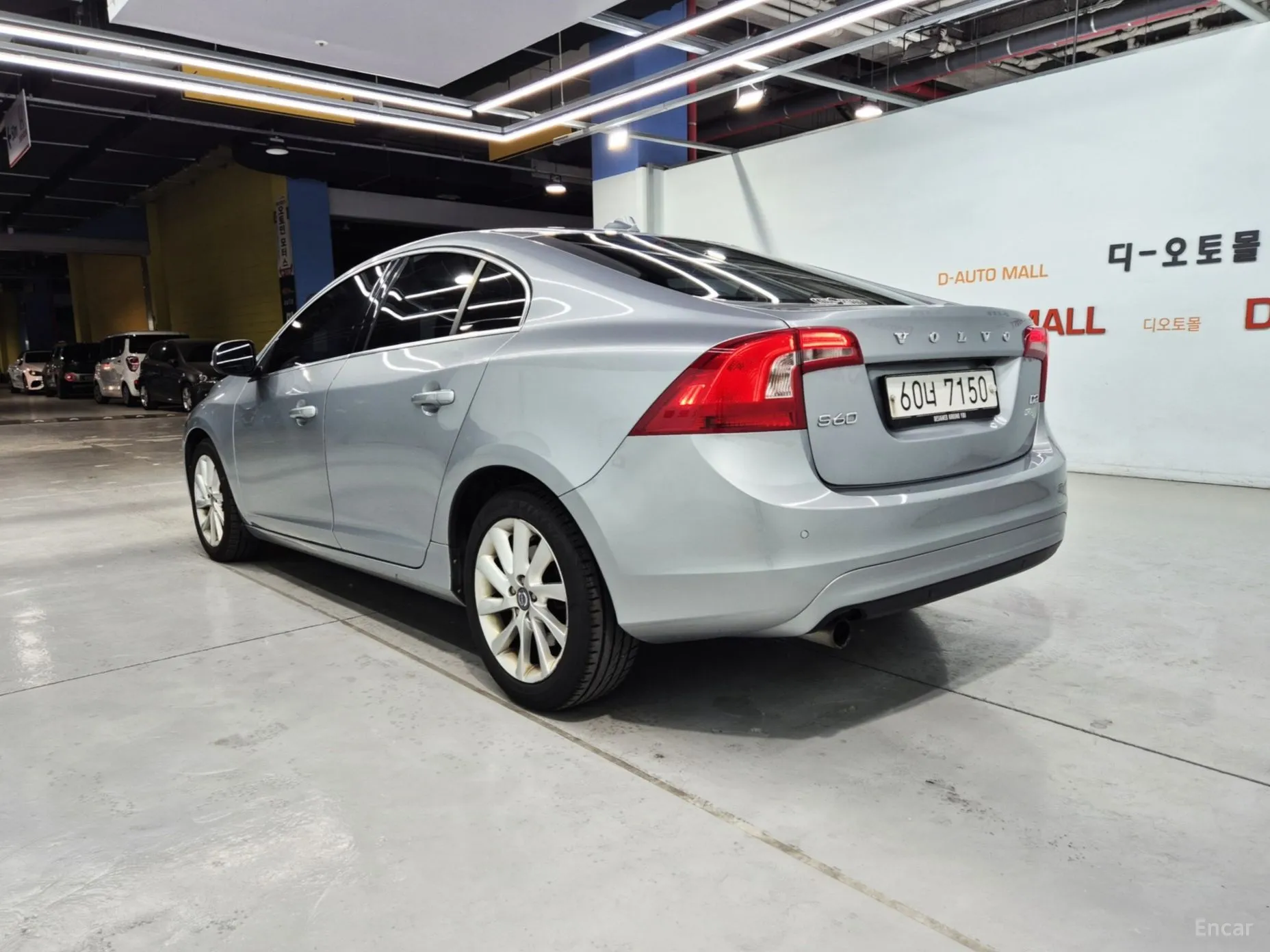 Volvo S60 превью 7