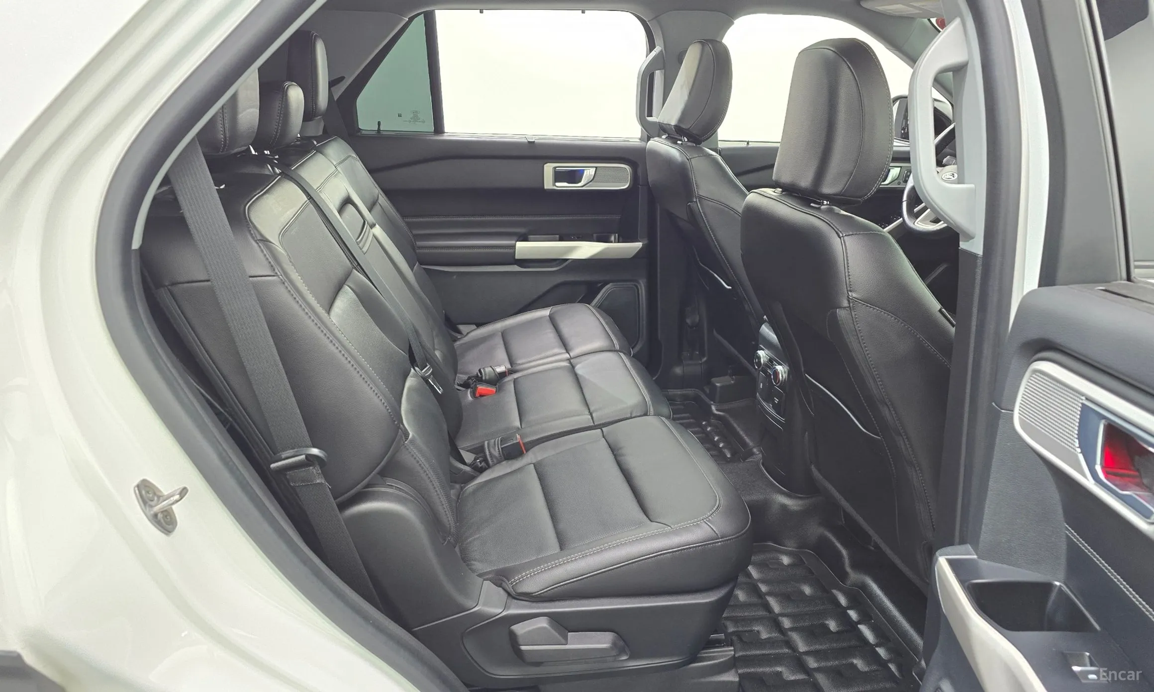 Ford Explorer 6th Generation превью 18