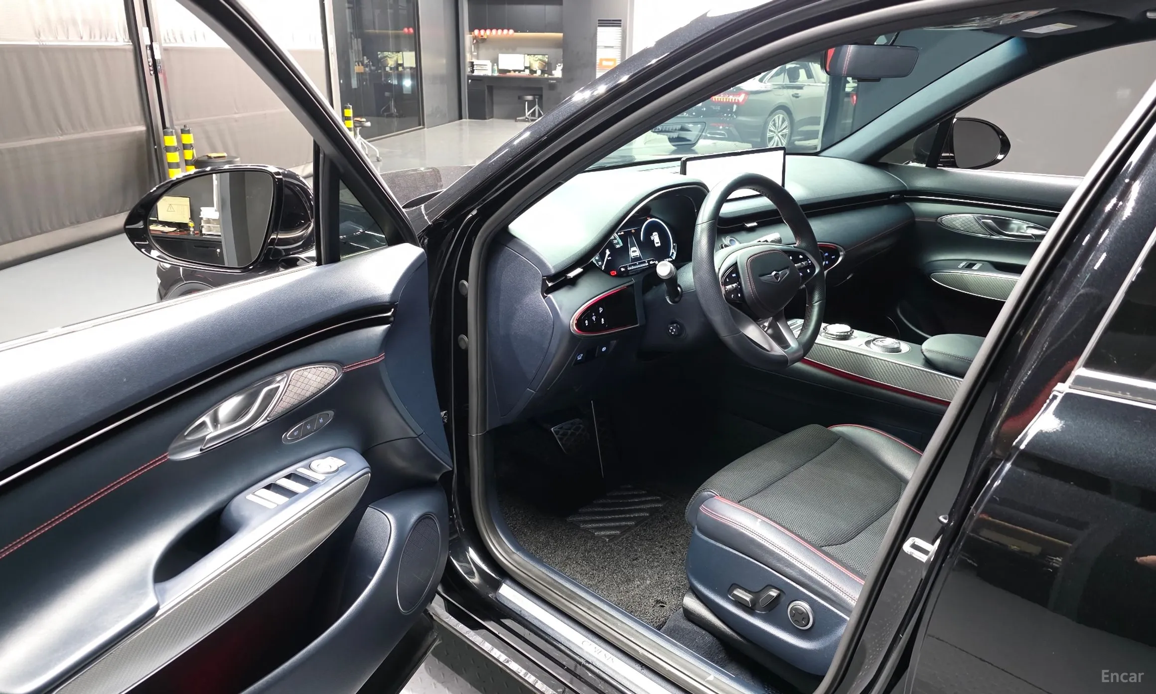 Genesis GV70 превью 10