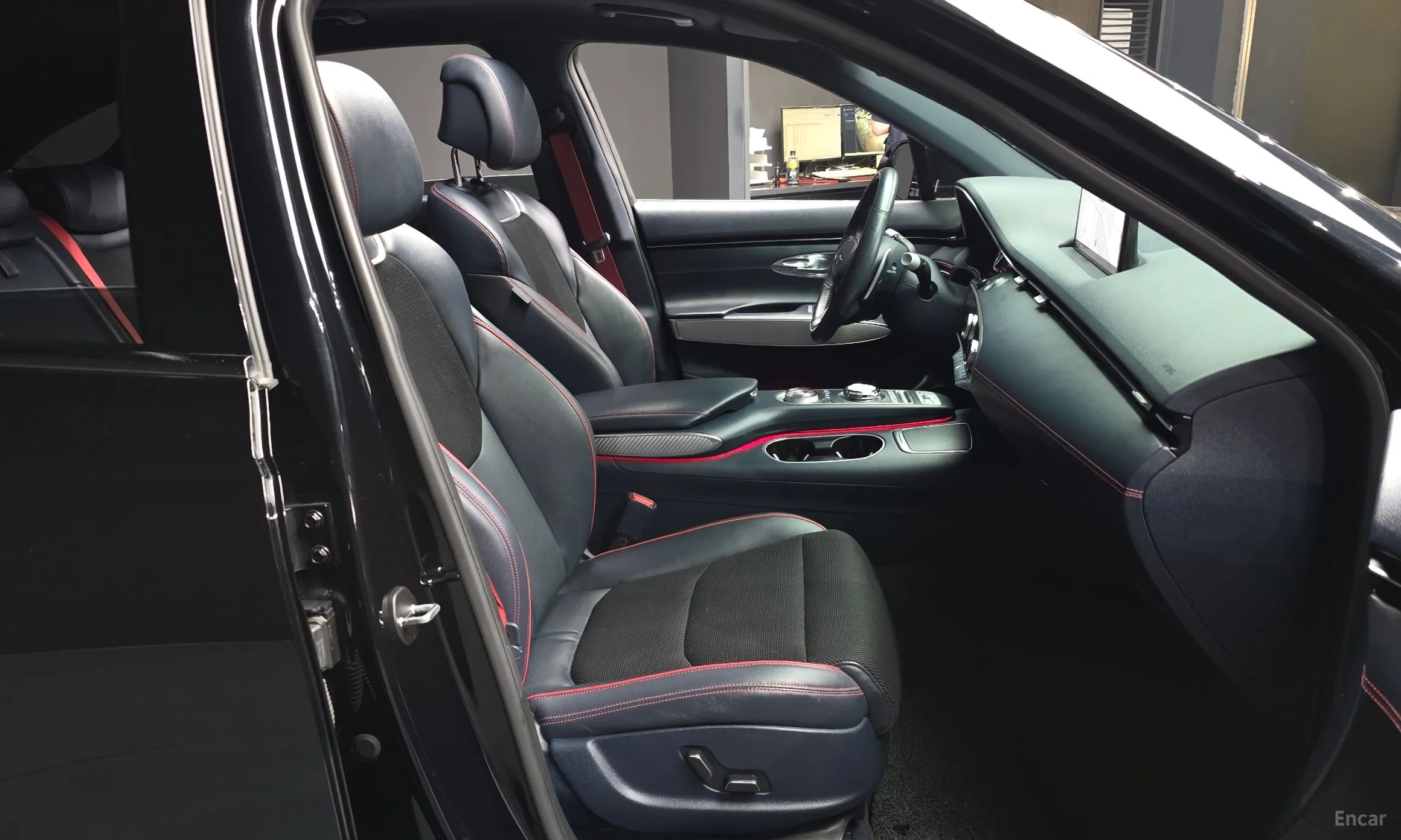Genesis GV70 превью 11